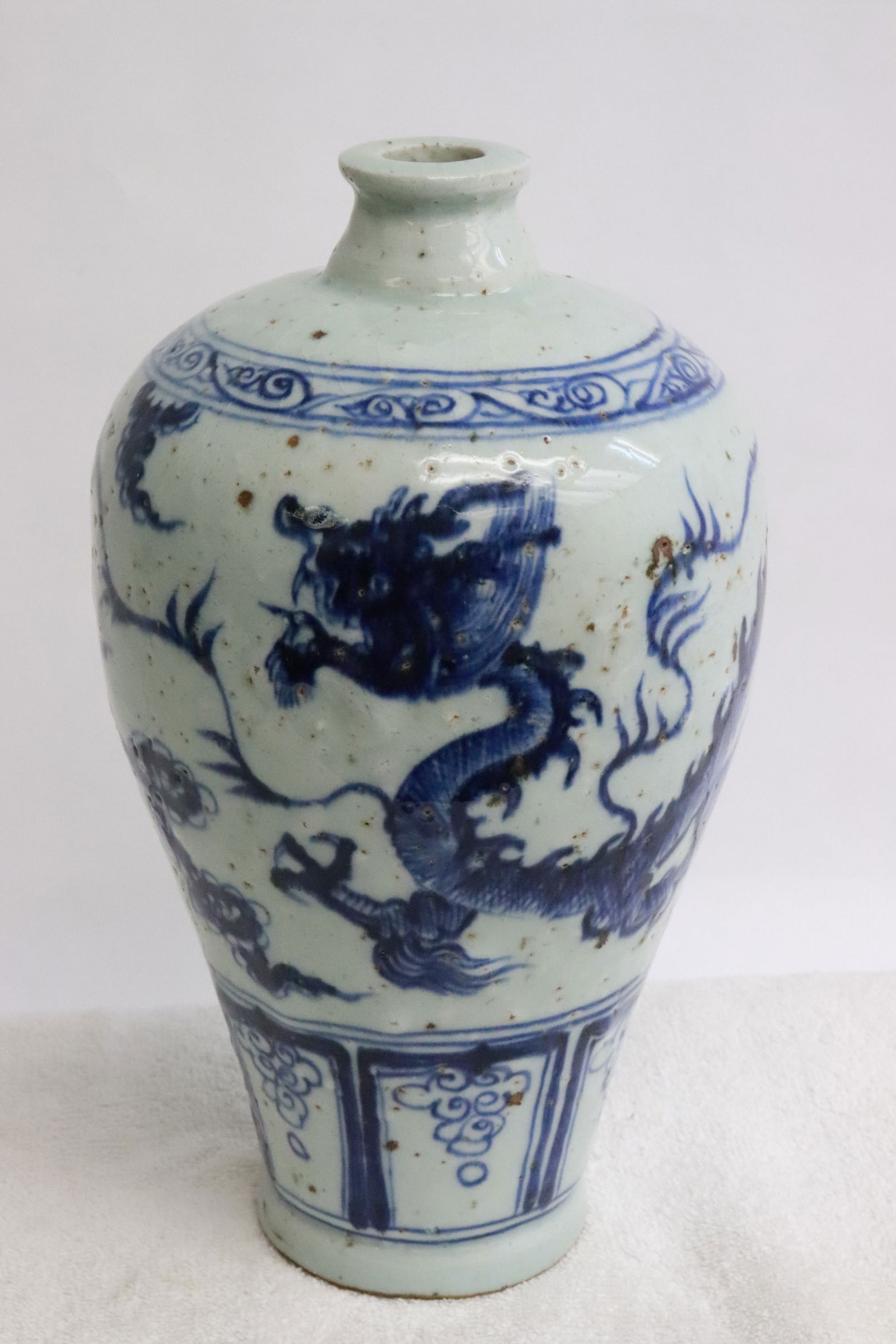 Chinese blue and white meiping: Chinese blue and white meiping, 9.3"x5.65"dia