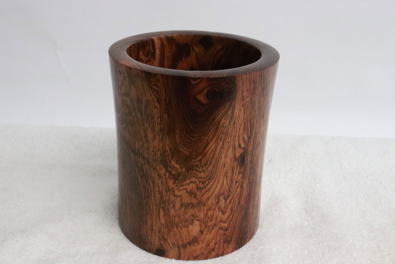 Wood carved brush holder: Wood carved brush holder, 4.8"x4.1"dia