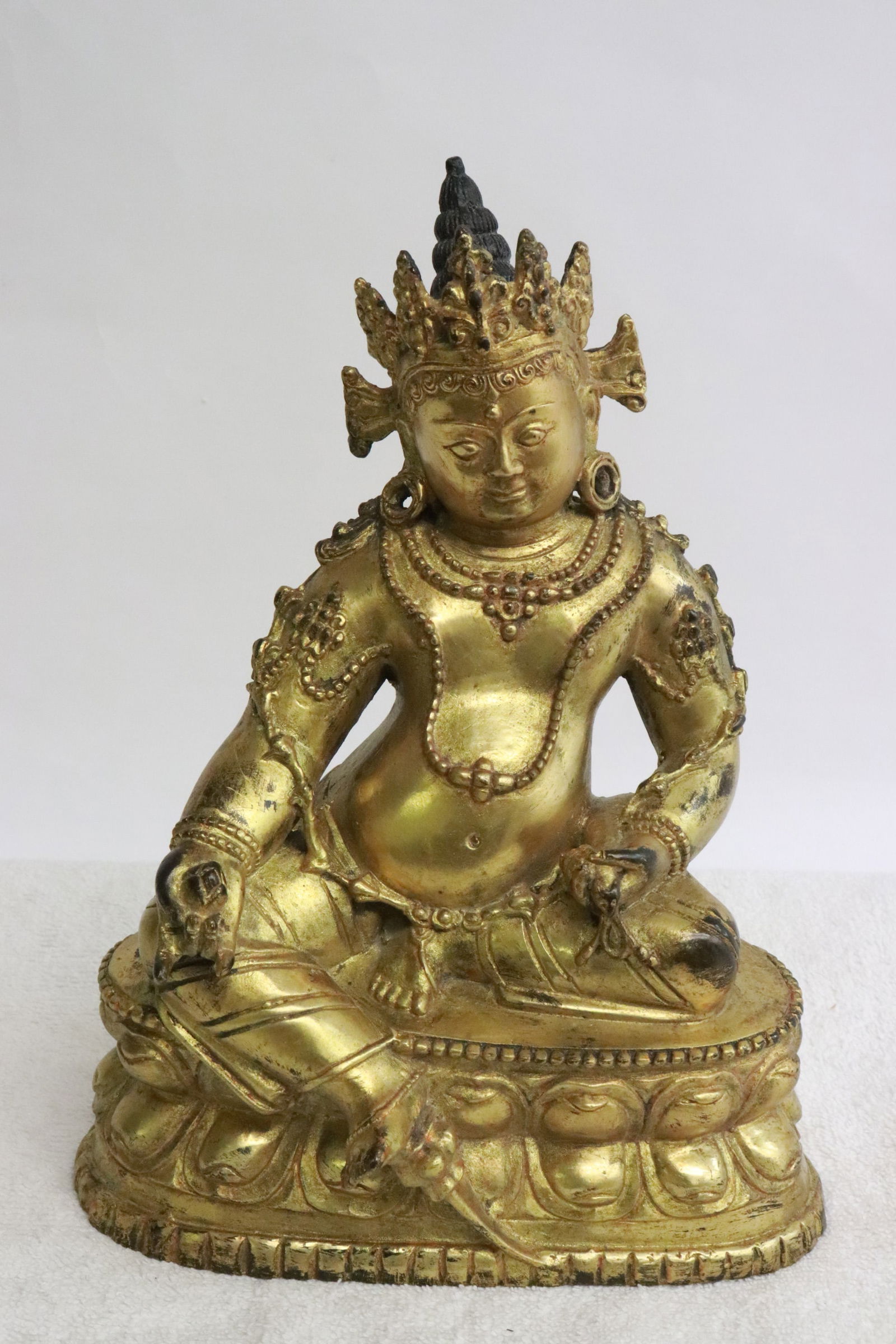 Fine Chinese gilt bronze sculpture of deity (1 of 6)