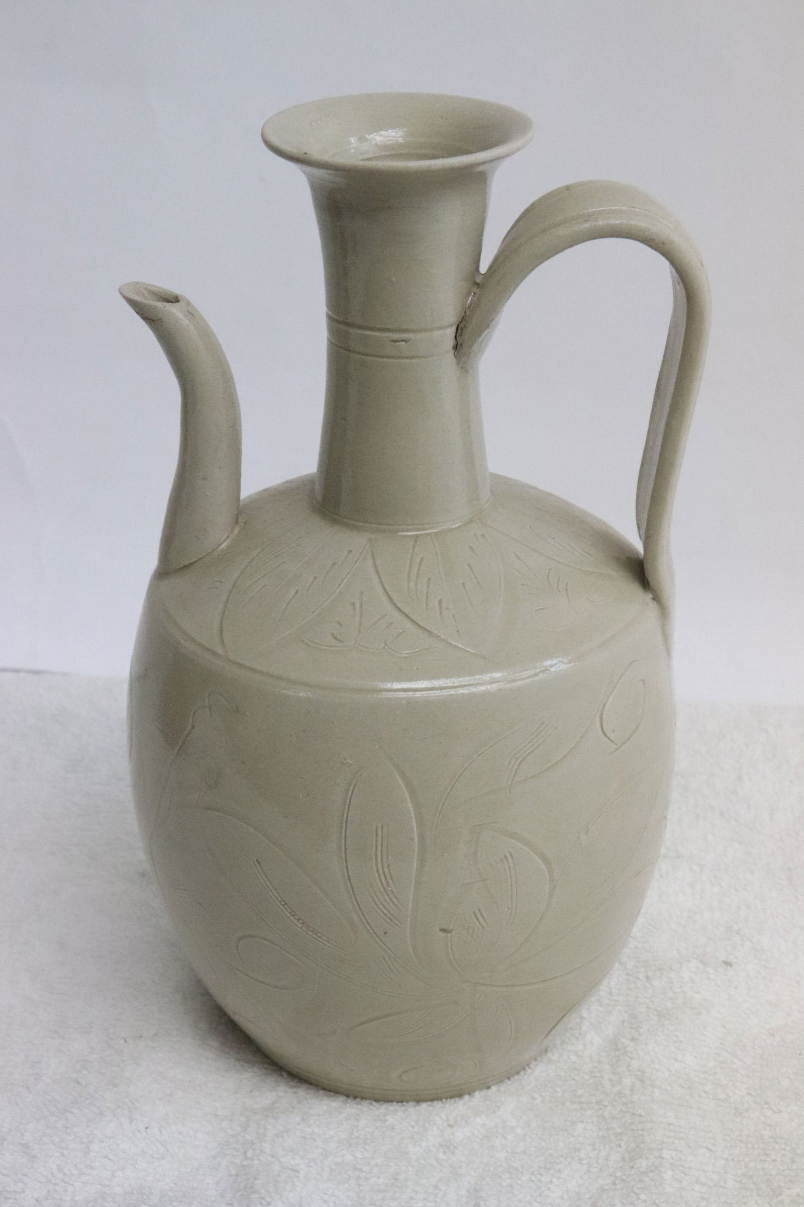 Chinese white glazed wine server: Chinese white glazed wine server incised with floral motif decoration, 6.85"x3.8"x3.9"