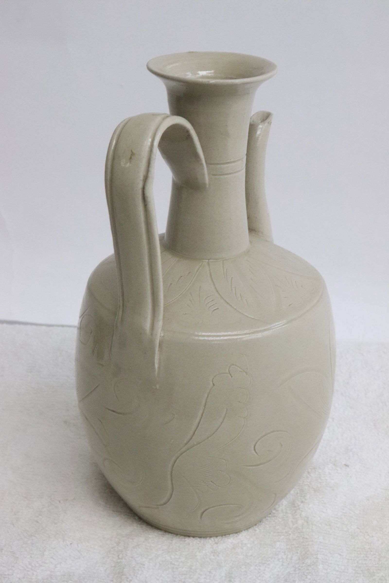 Chinese white glazed wine server - 3