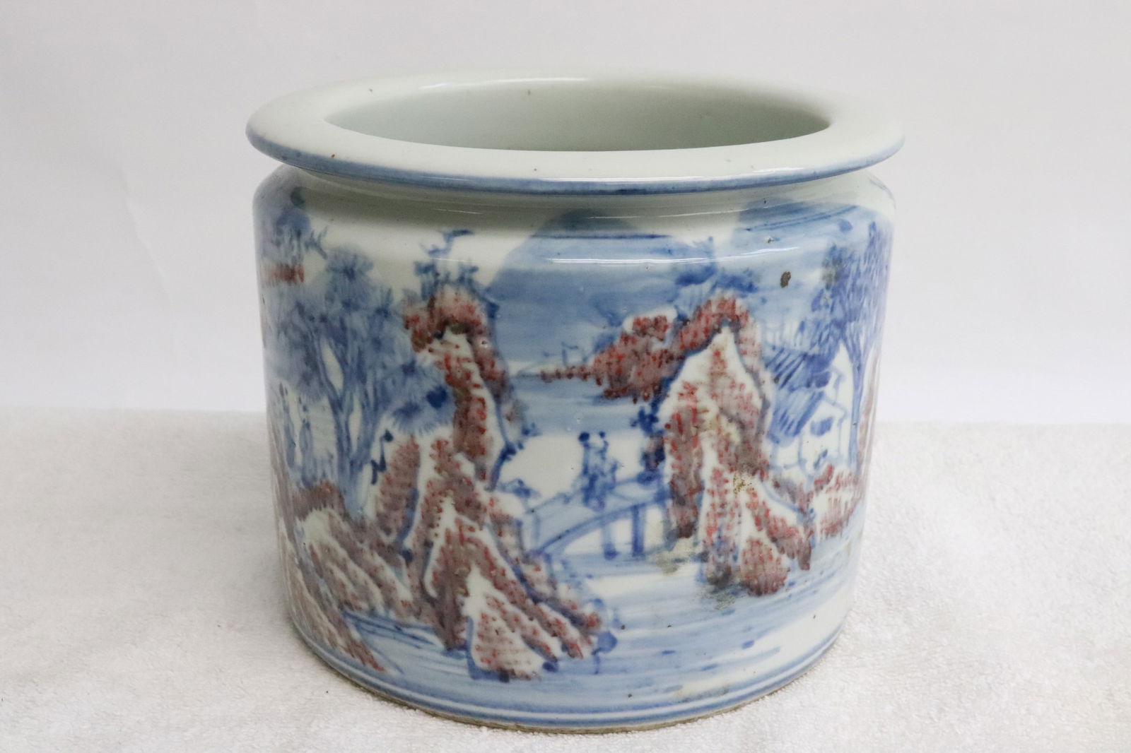 A blue, red and white porcelain brush holder: A blue, red and white porcelain brush holder, 4.85"x5.8"dia