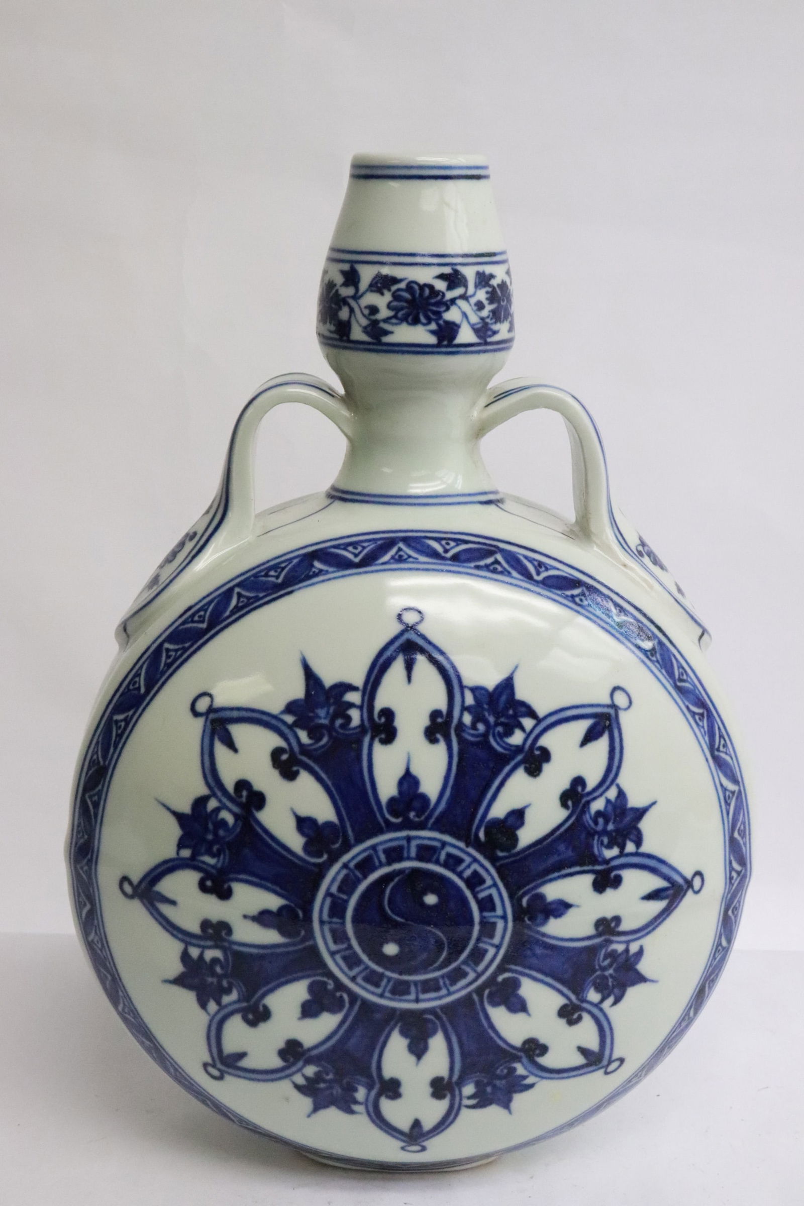 Chinese blue and white porcelain flask (1 of 7)