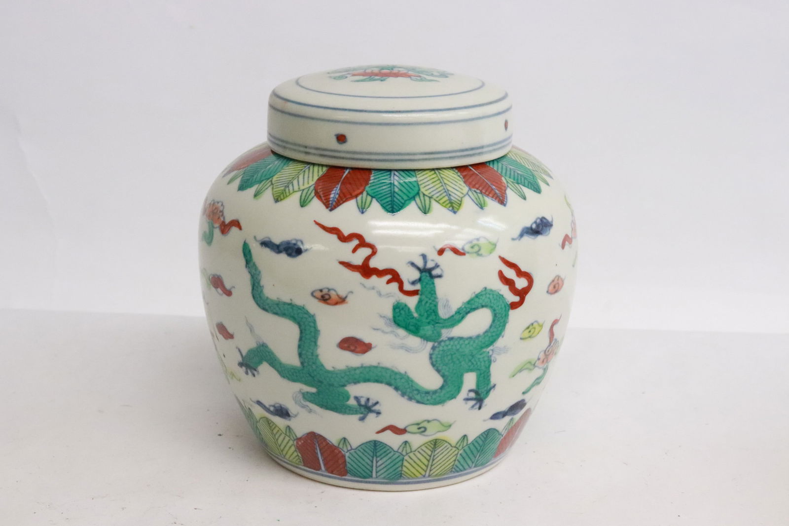 A wucai porcelain covered tea caddy: A wucai porcelain covered tea caddy, 5"x4.85"dia