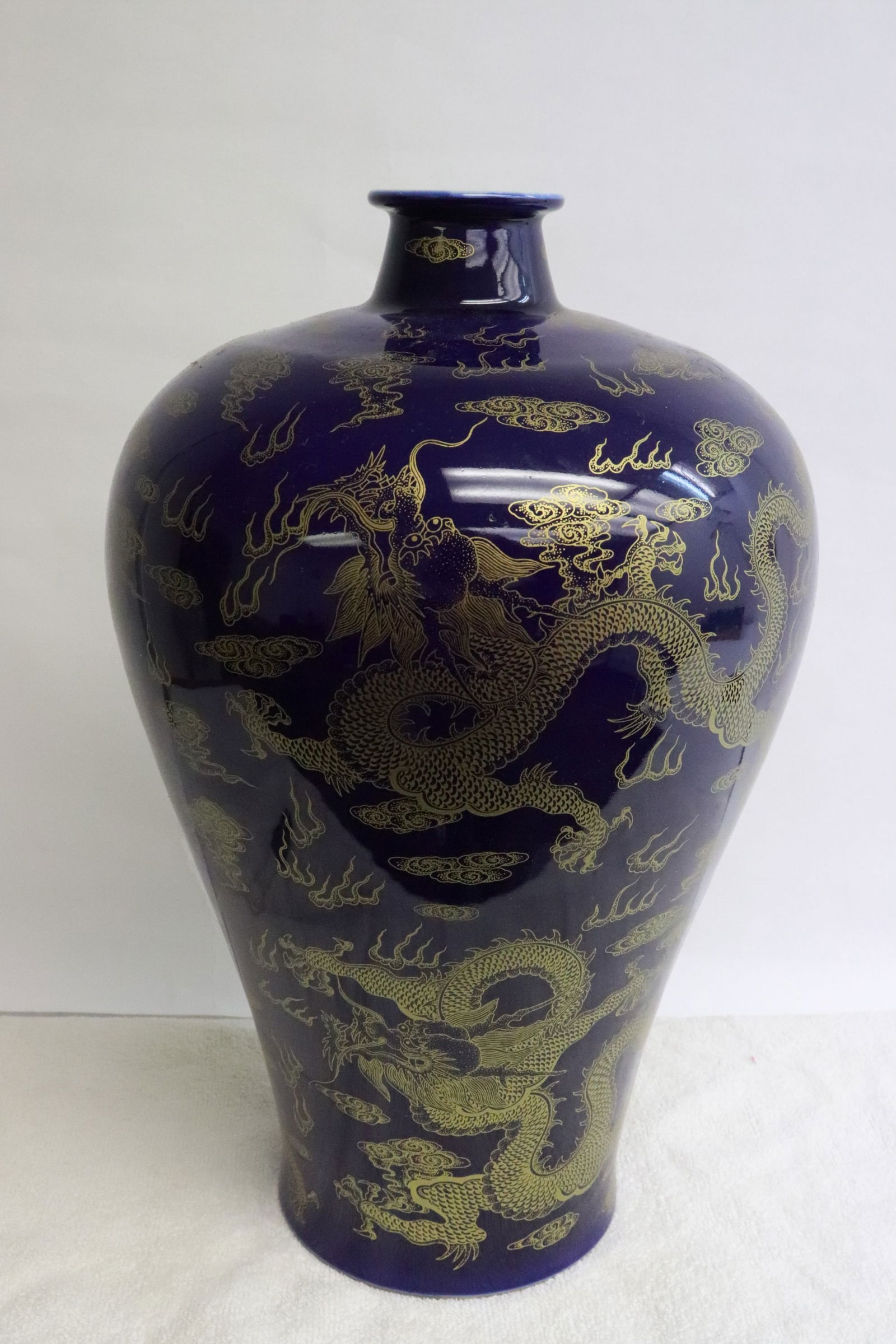 Chinese gold on blue large porcelain meiping: Chinese gold on blue large porcelain meiping, 14.15"x9"dia