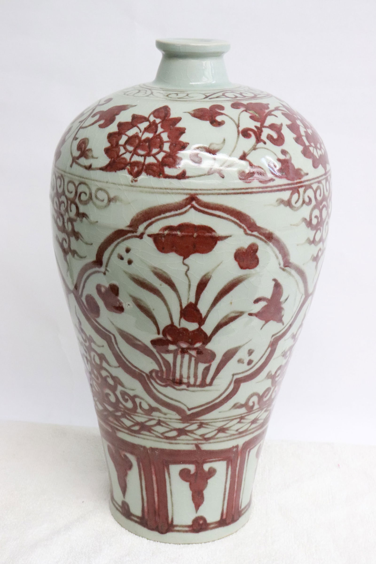 A red and white porcelain meiping: A red and white porcelain meiping, 13.15"x7.5"dia