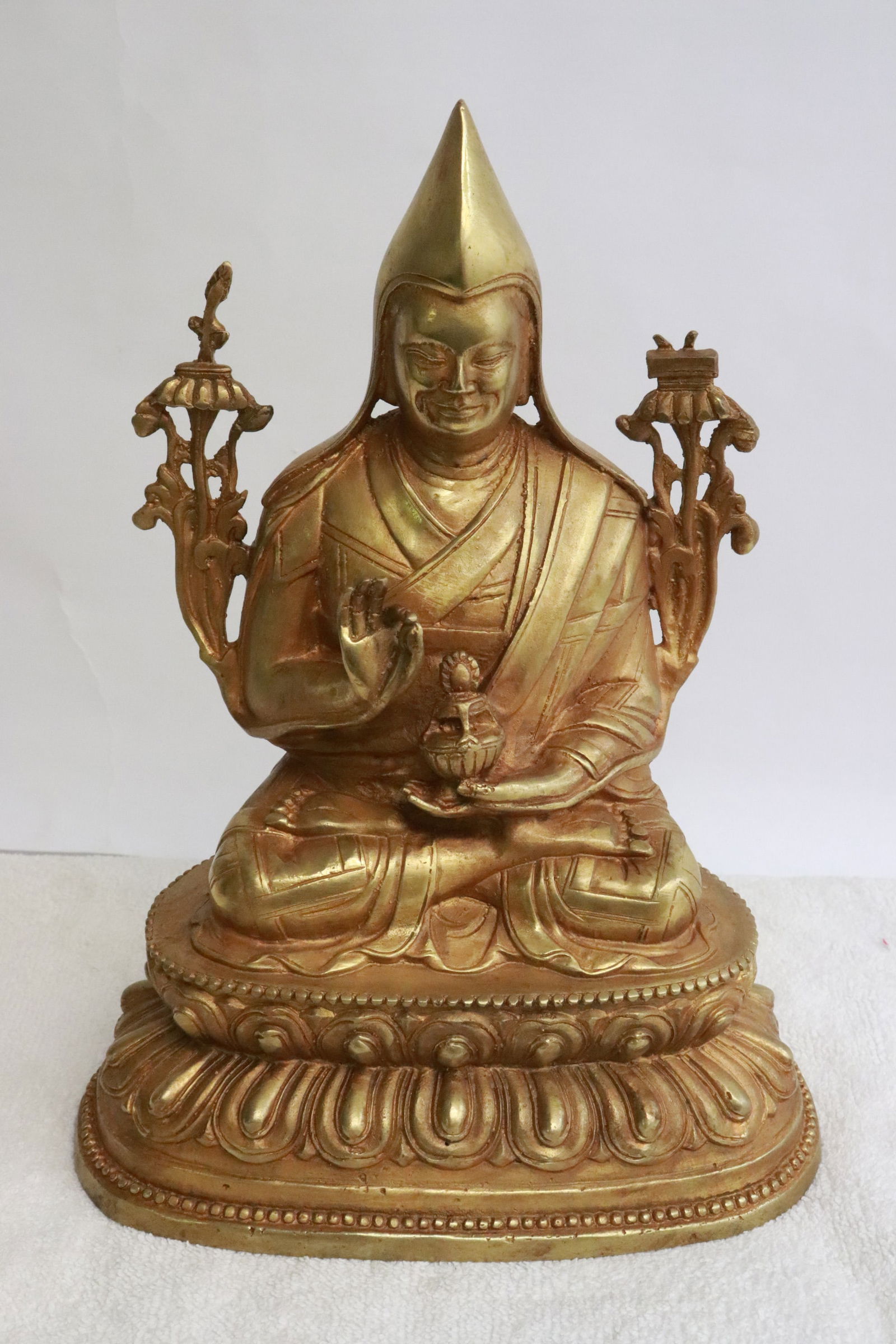 Fine Chinese gilt bronze sculpture of deity: Fine Chinese gilt bronze sculpture of deity, 9.25"H