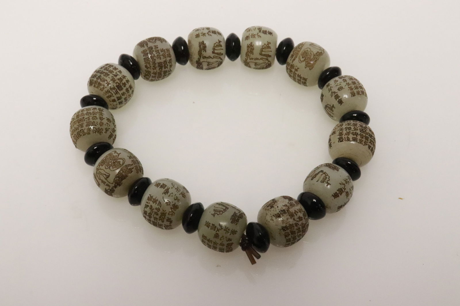 Jade bead bracelet with calligraphy - 2