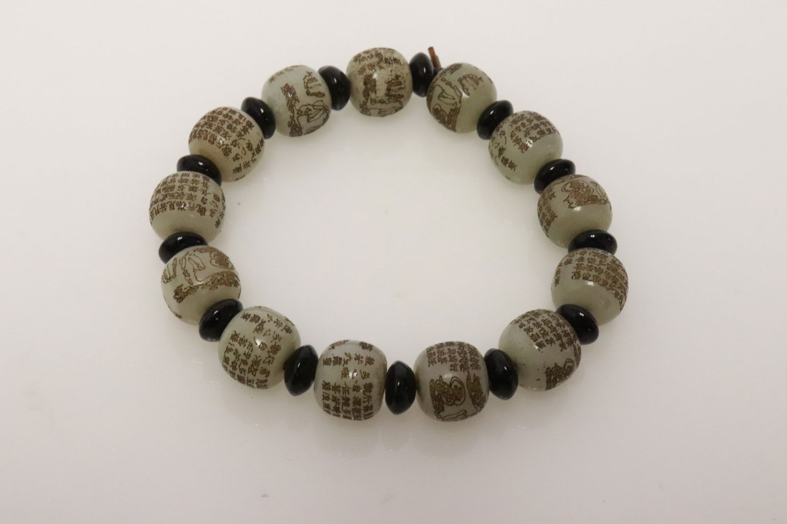 Jade bead bracelet with calligraphy - 4