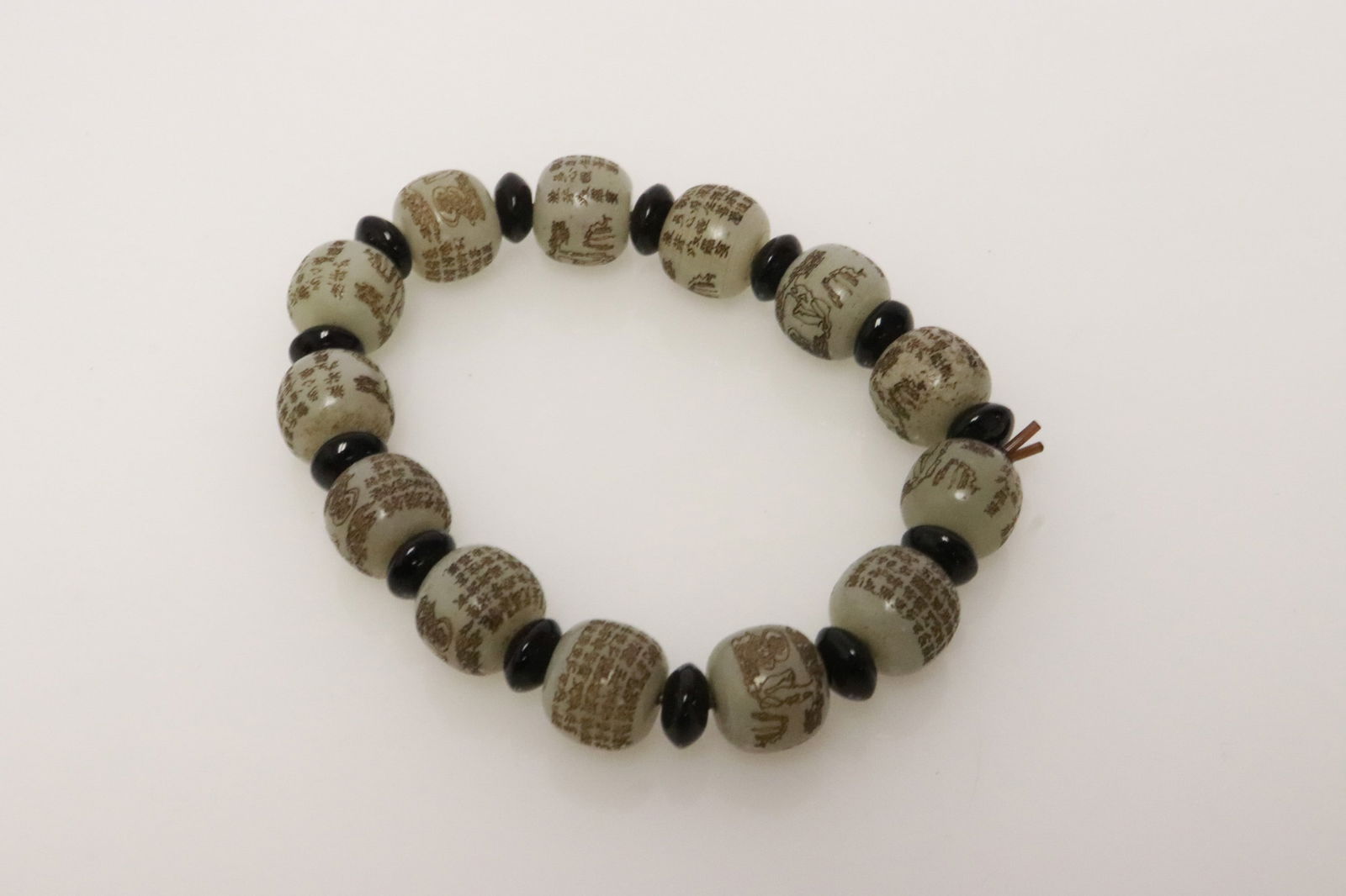 Jade bead bracelet with calligraphy - 5