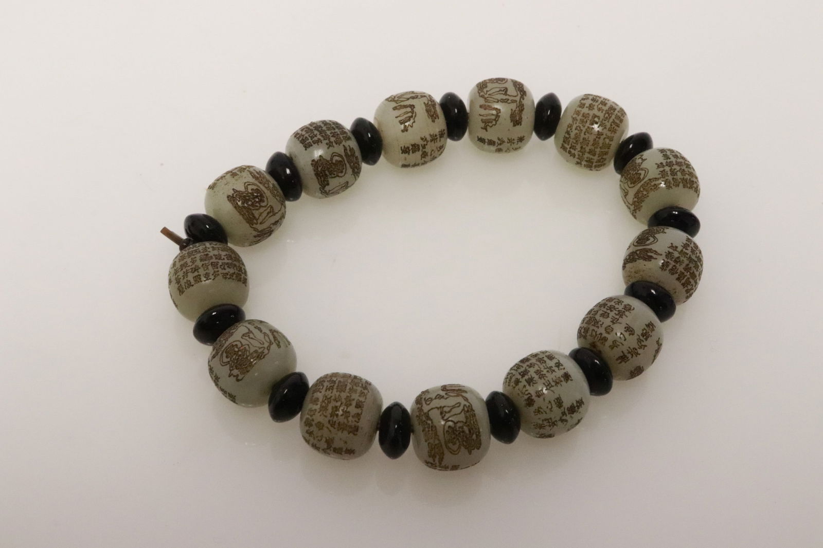 Jade bead bracelet with calligraphy - 6