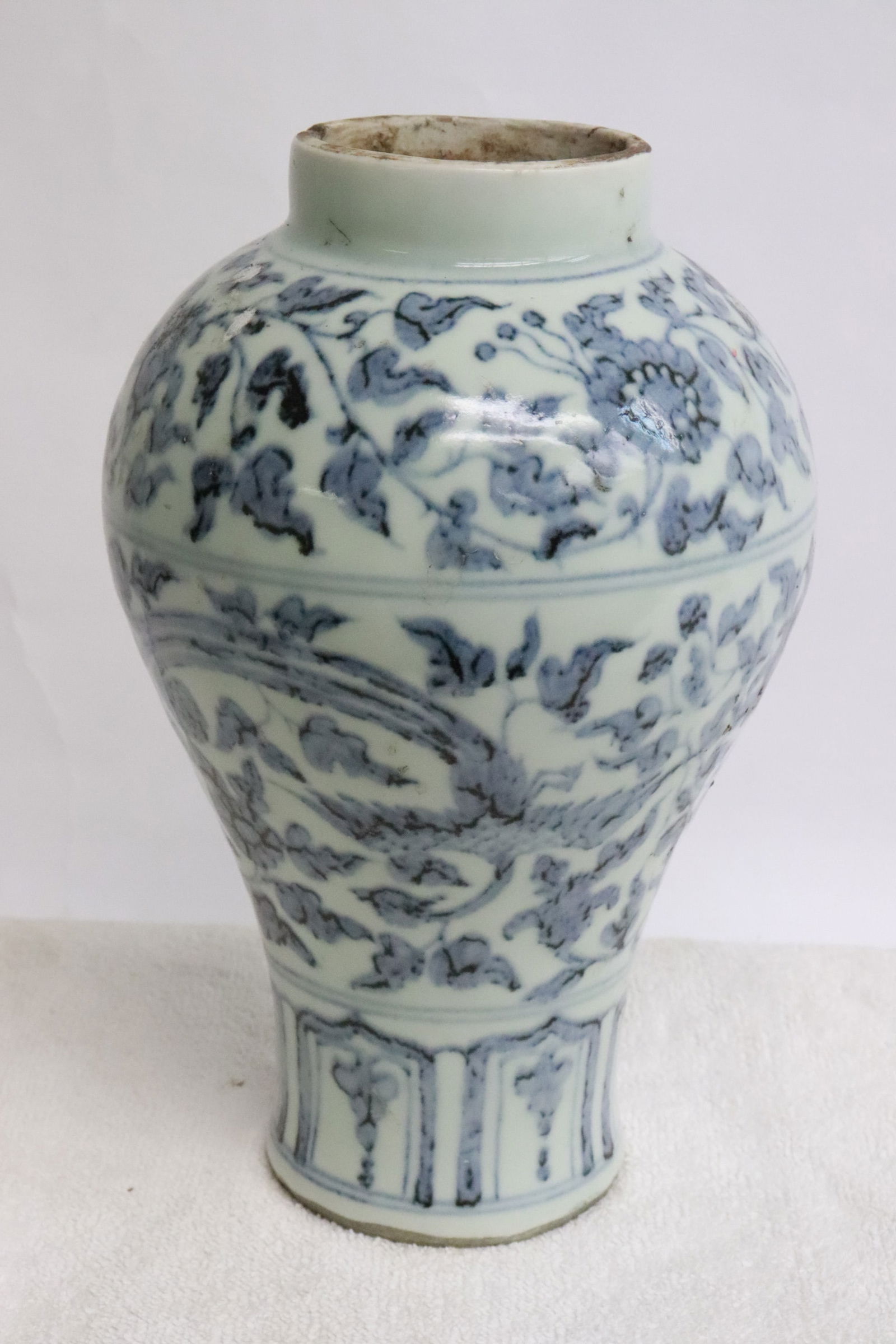 Blue and white jar - 6