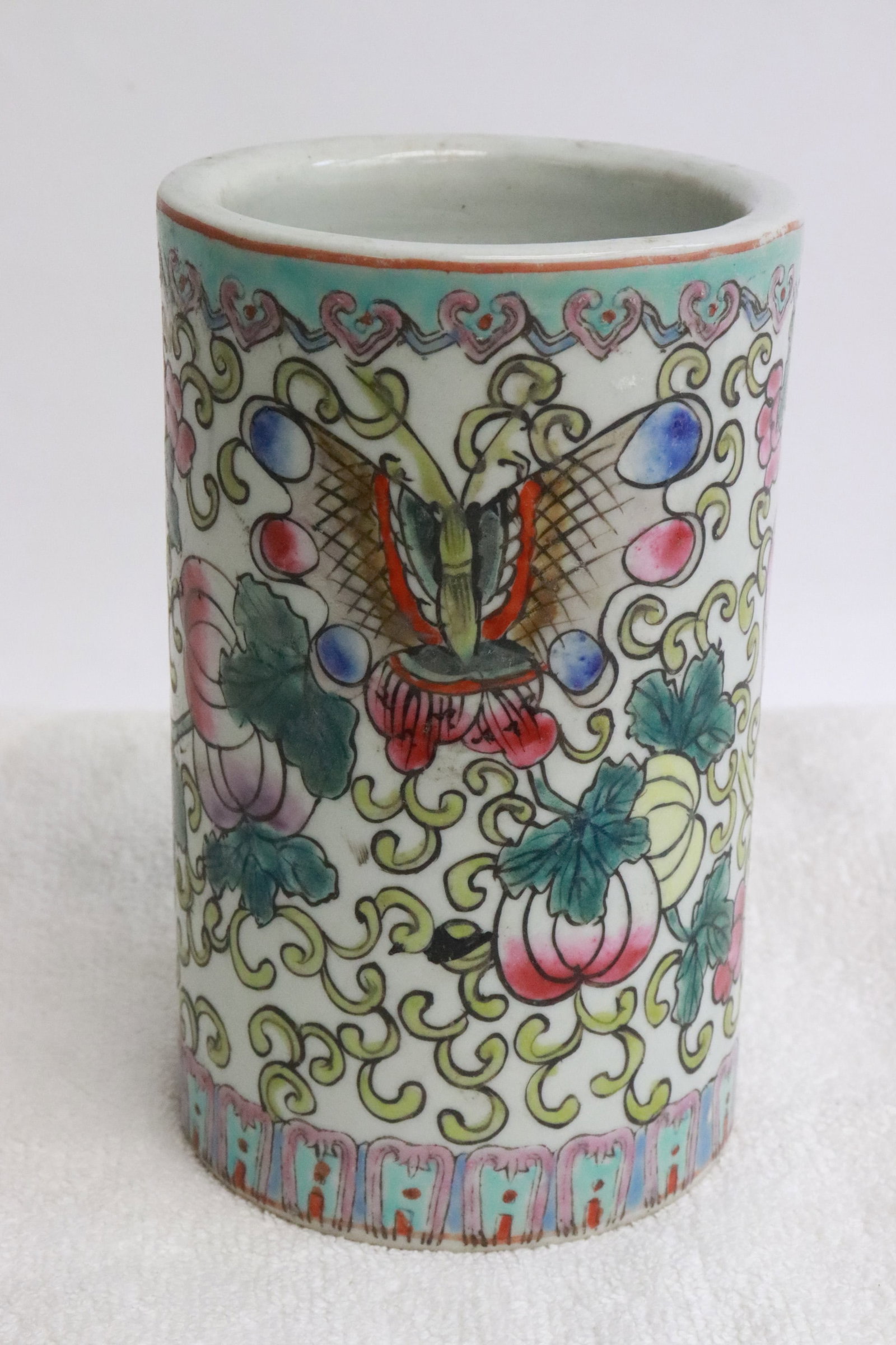 Famille rose porcelain brush holder: Famille rose porcelain brush holder, 5.15"x3.18"dia