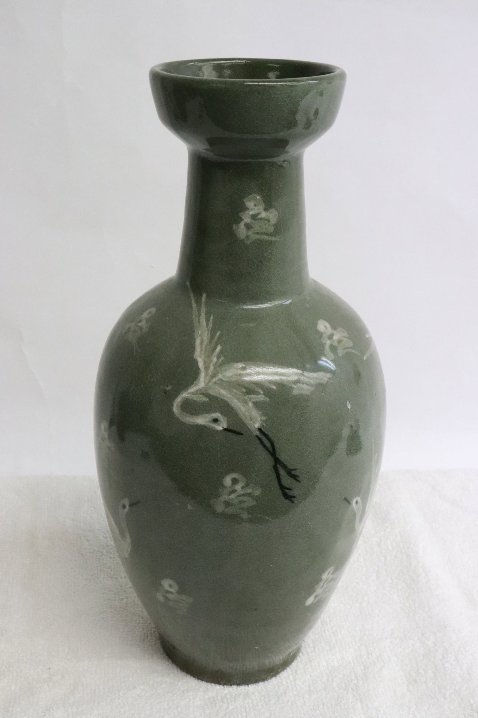 A Korean celadon vase: A Korean celadon vase, 9.8"x4.7"dia