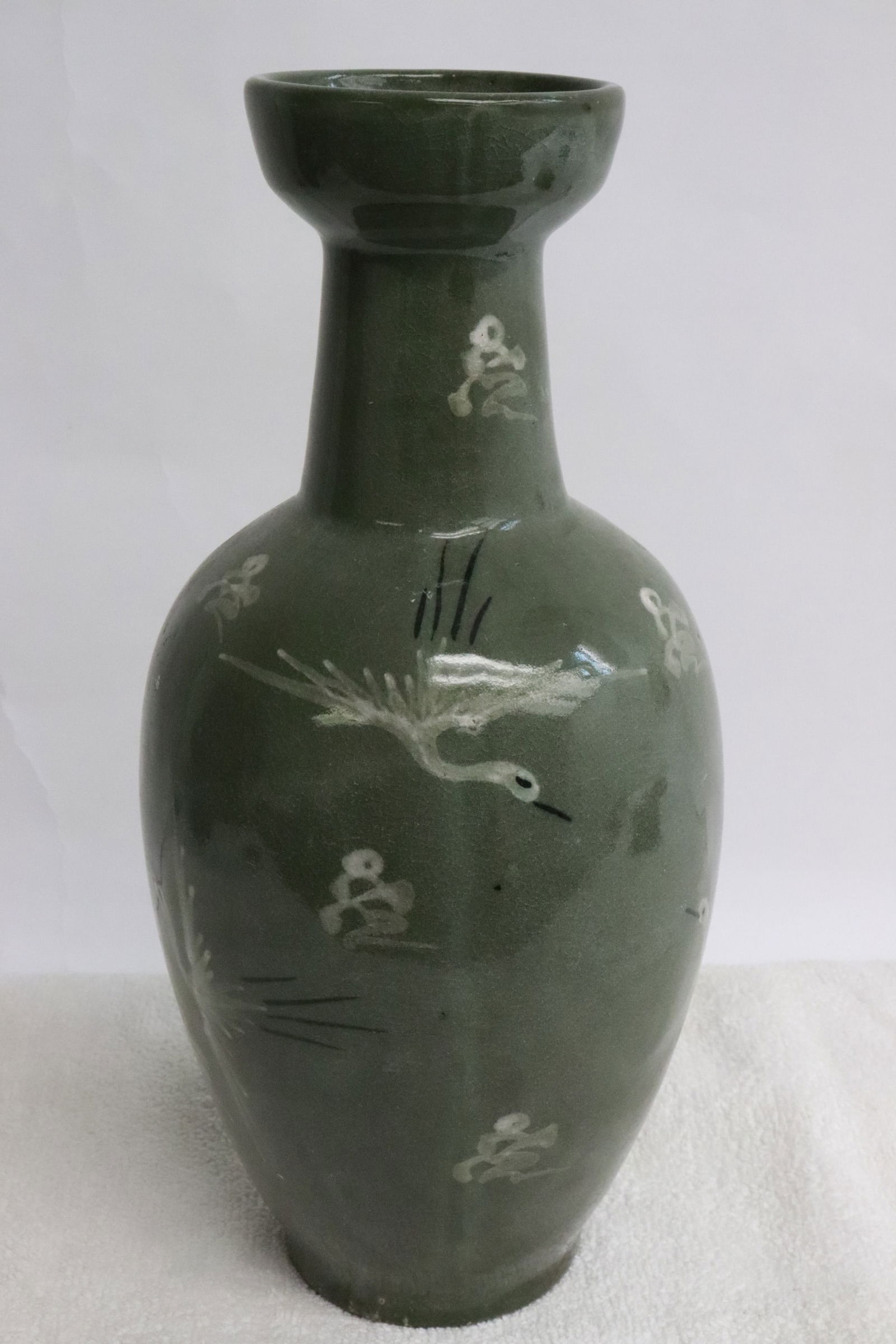 A Korean celadon vase - 3
