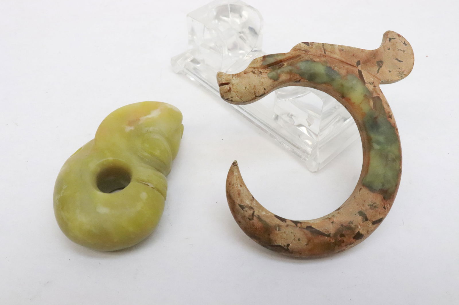 2 pieces jade like stone ornaments: 2 pieces jade like stone ornaments, 2.65"x1.7"x0.75", 3.65"x3.1"x0.4"