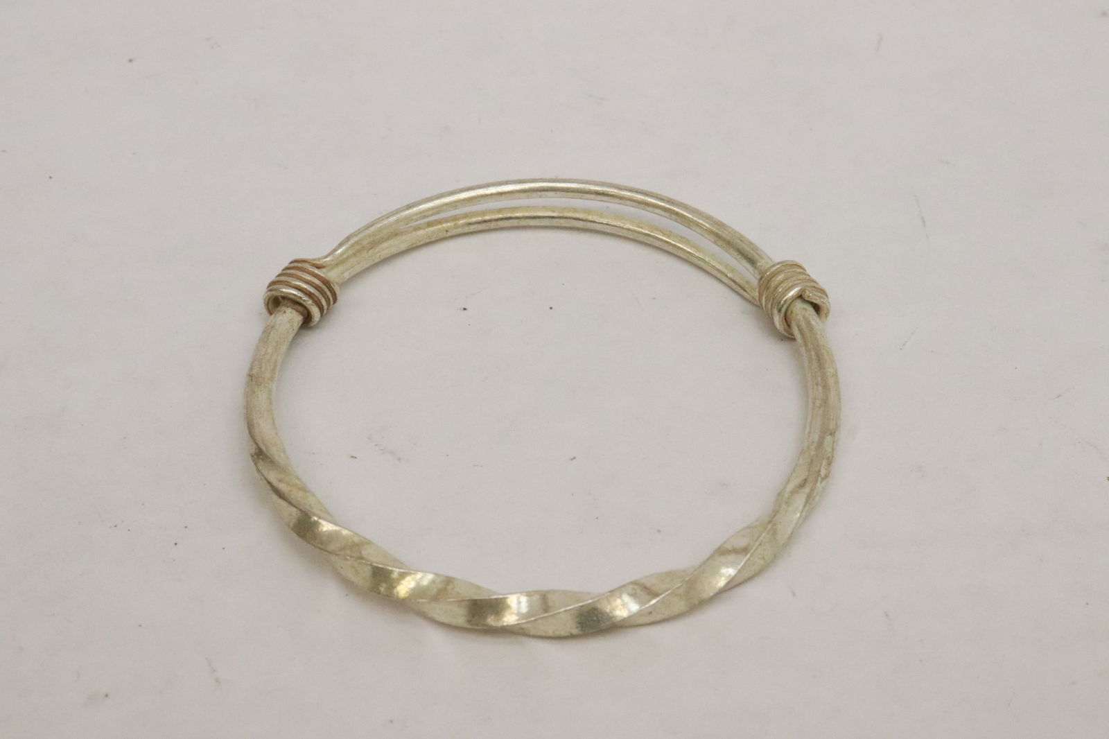6 white metal bracelets - 7