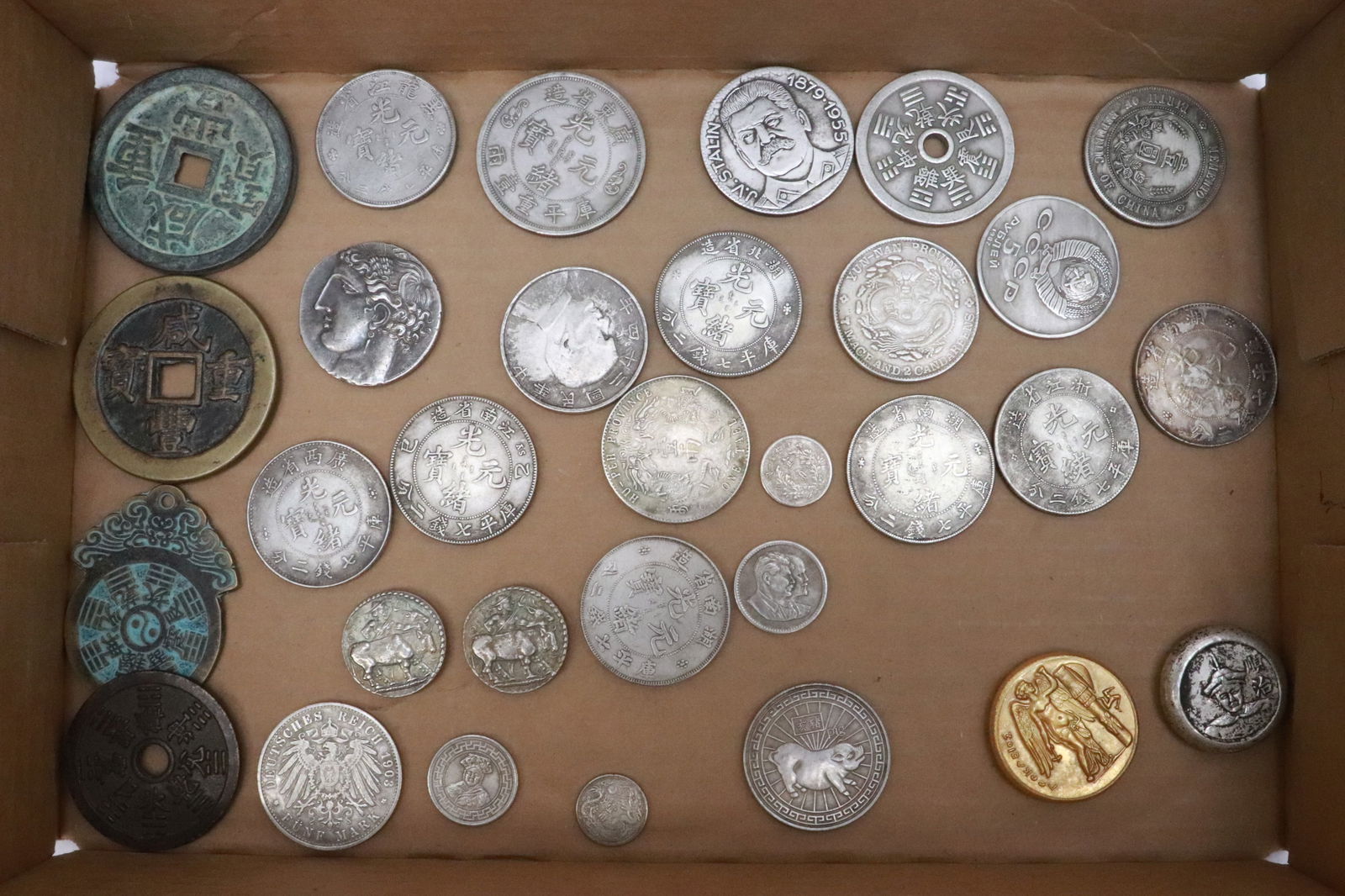 Lot of reproduction coins (1 of 9)