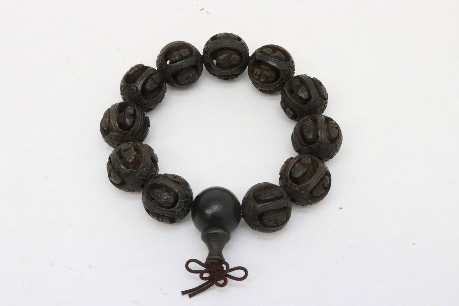 Chinese wood carved bead bracelet with deity: Chinese wood carved bead (0.75"x0.57"dia) bracelet with deity