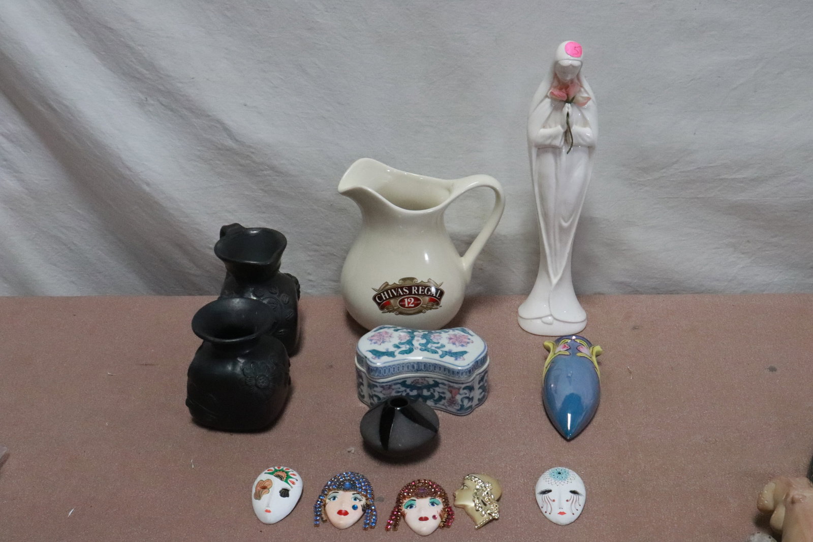 Lot of porcelain and pottery pieces (1 of 6)