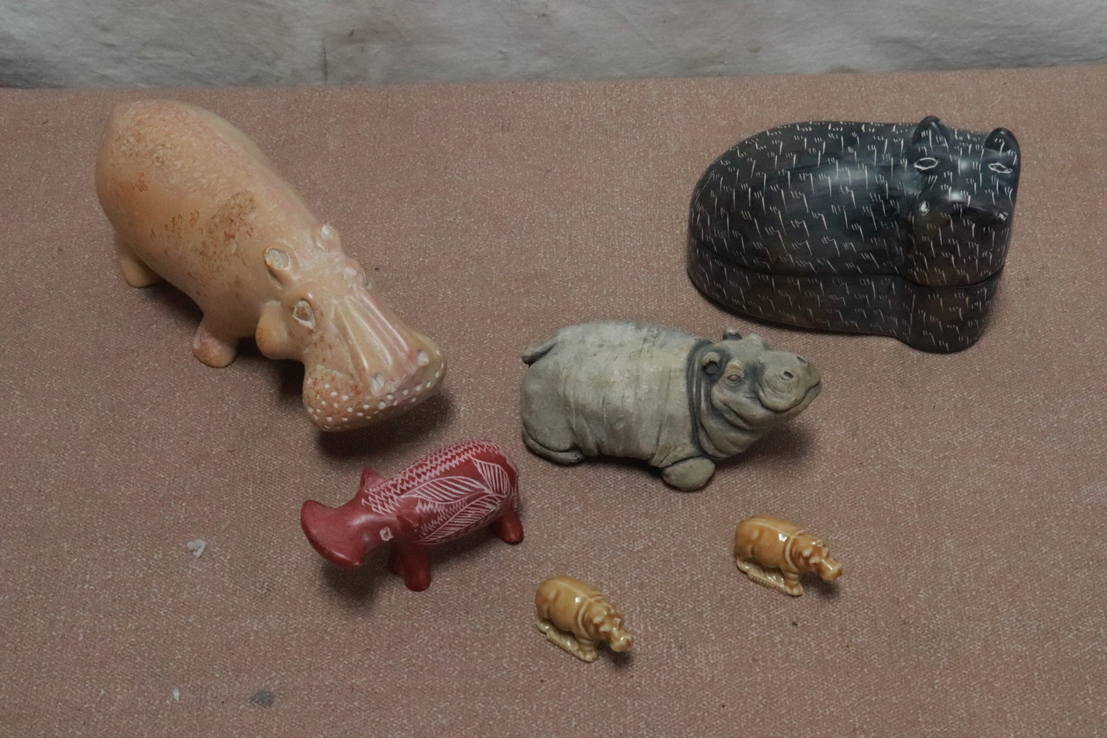 Lot of hippo motif articles: Lot of hippo motif articles; stone carved, porcelain, etc, 1.1"x1.65"x0.68" - 3.15"x7.3"x2.4"