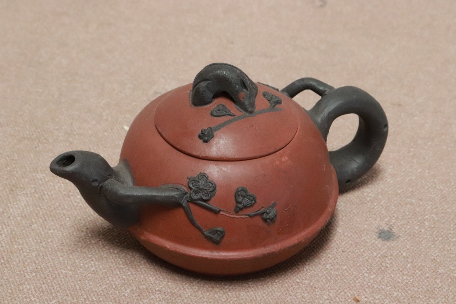 2 Yixing teapots - 2