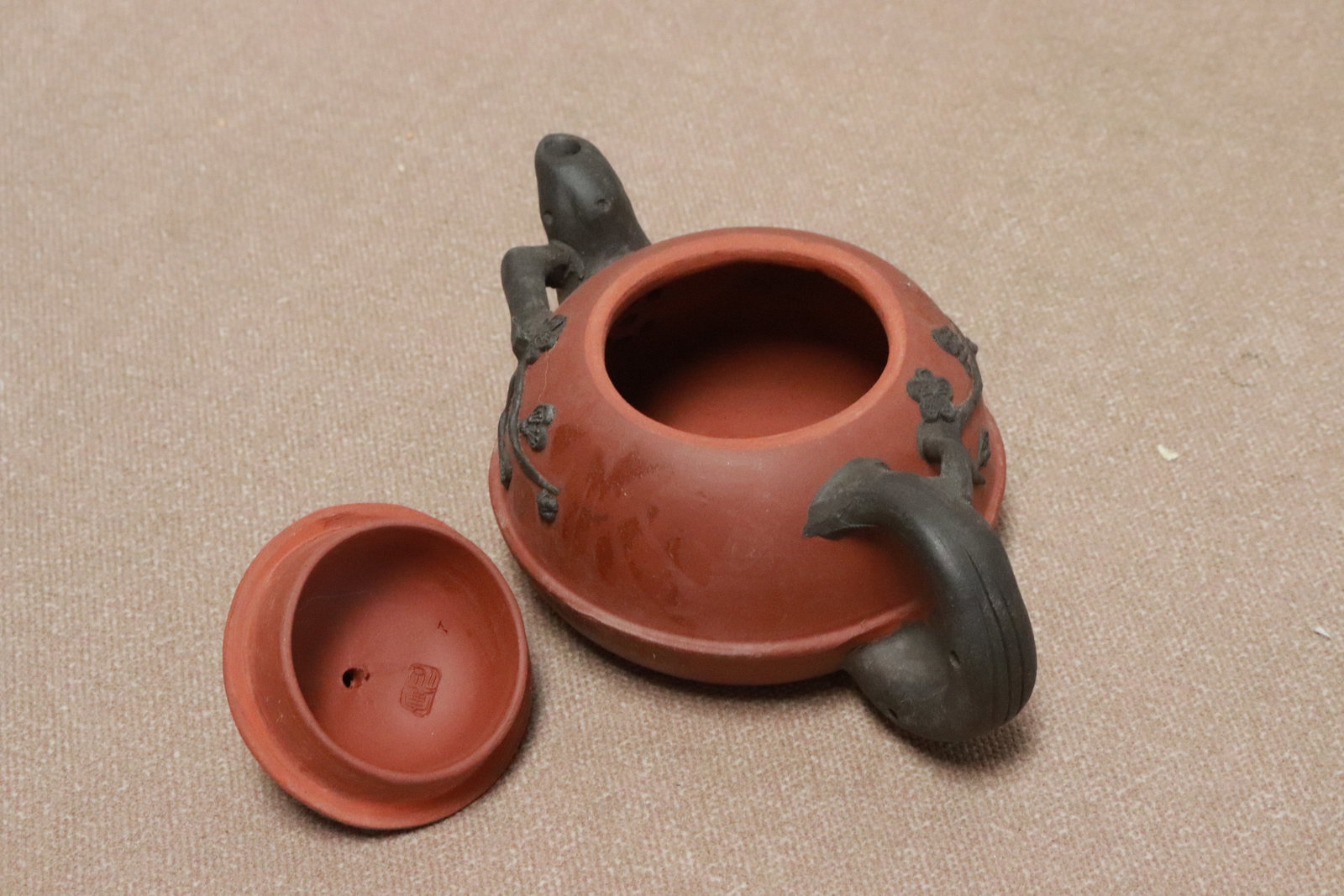 2 Yixing teapots - 7