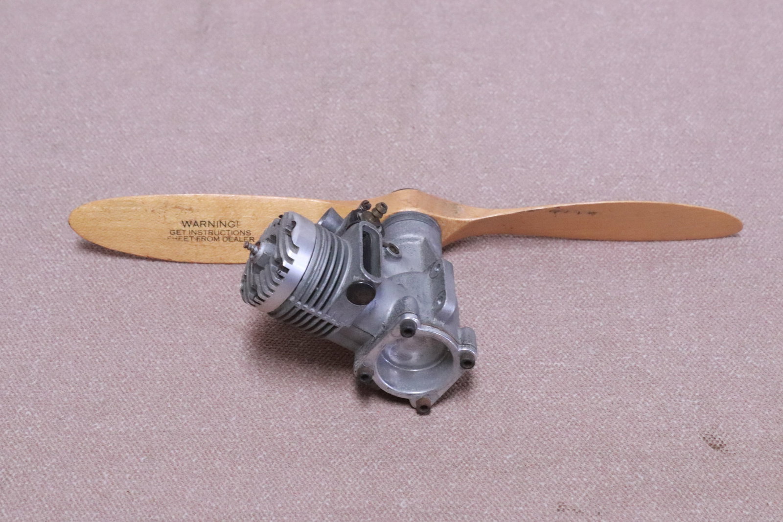 A model airplane engine - 3