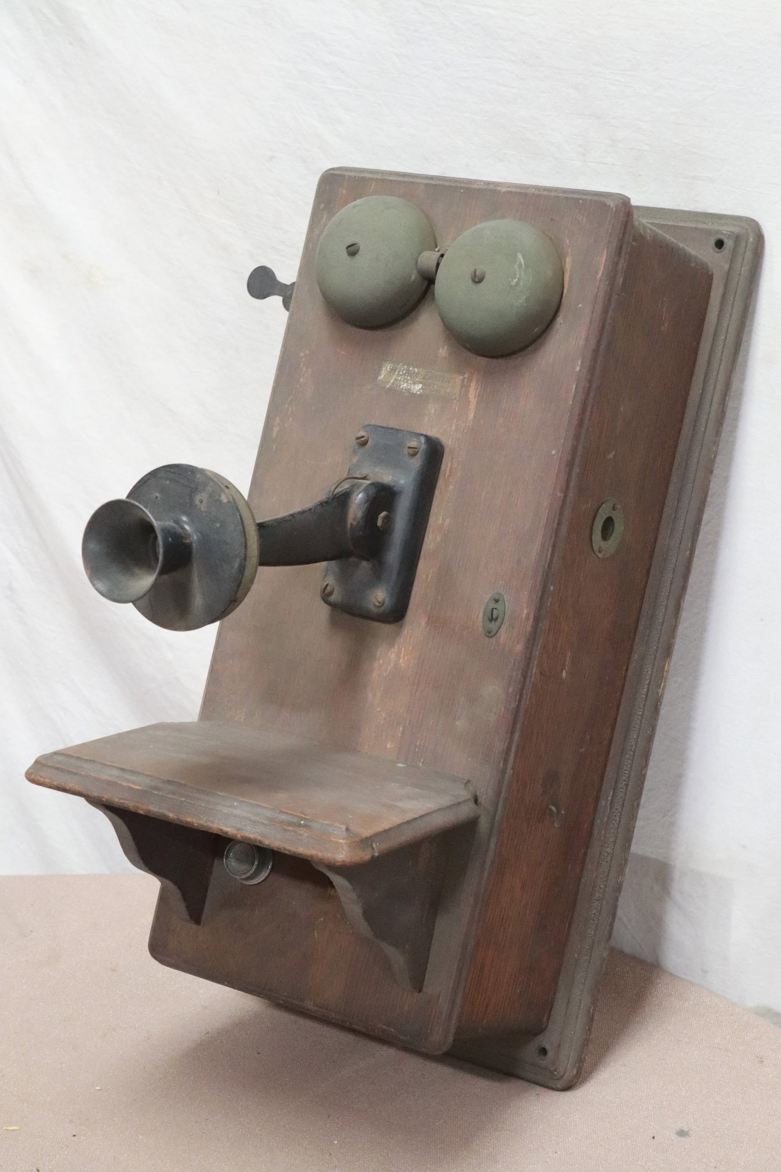 Antique wall telephone, no speaker (1 of 6)