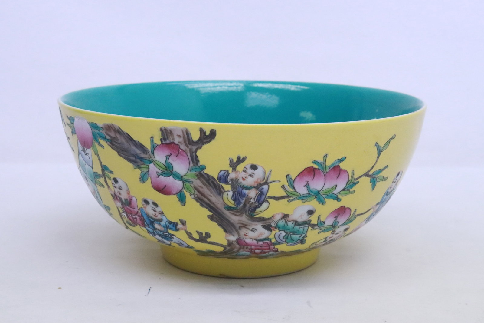 Large Chinese famille rose porcelain bowl (1 of 7)