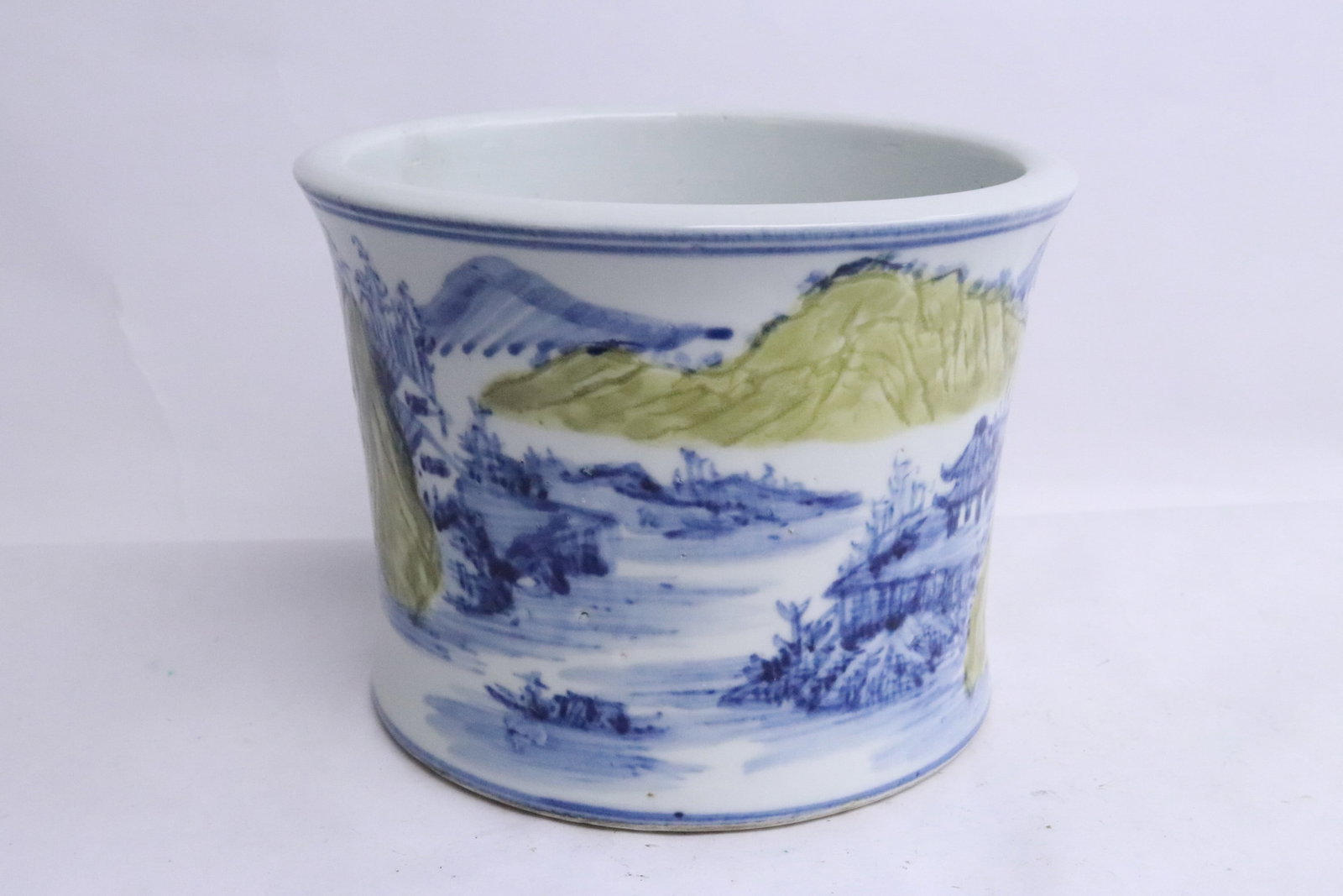 Chinese wucai porcelain brush holder (1 of 6)