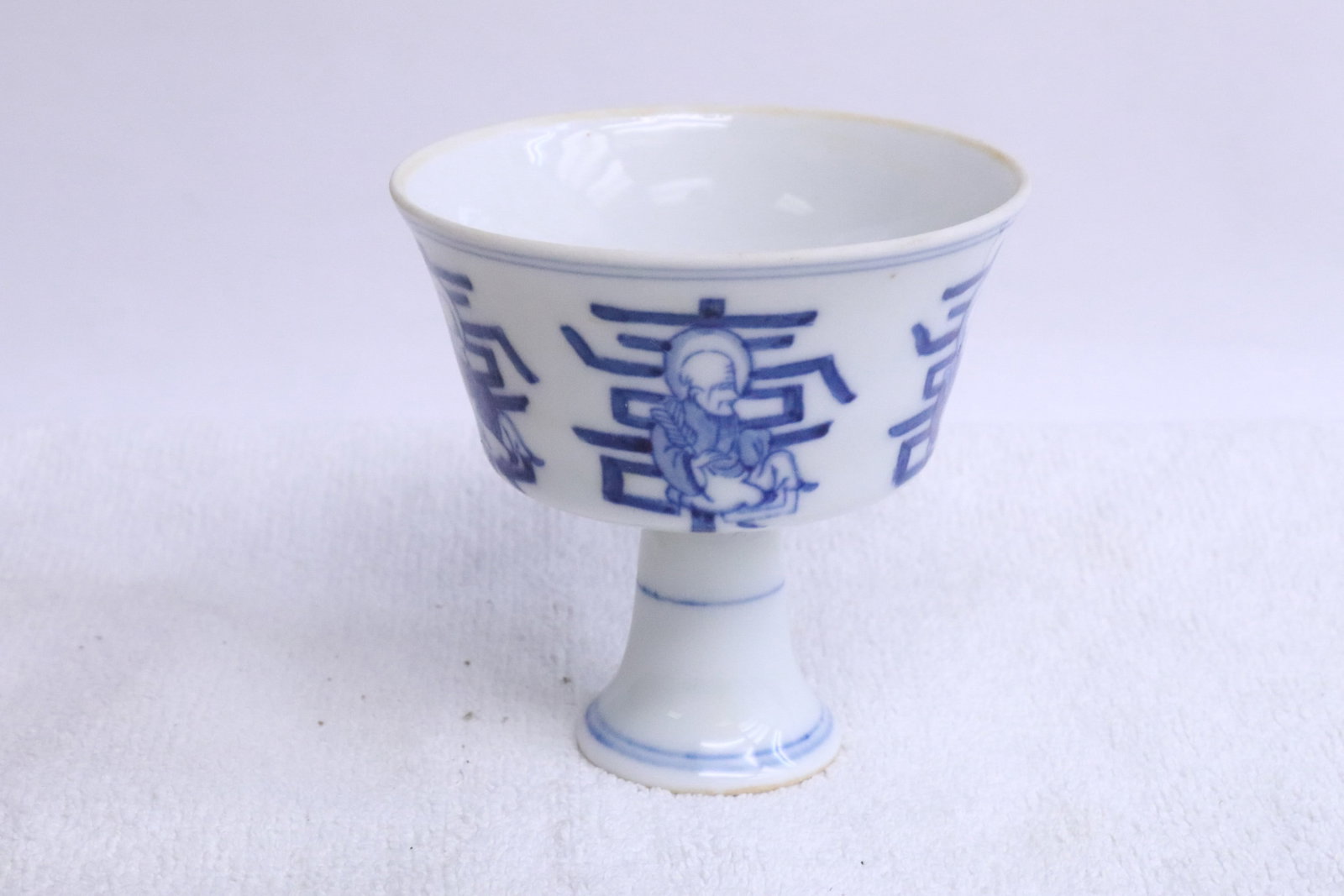 Chinese blue and white porcelain stem cup: Chinese blue and white porcelain stem cup, 3.15"x3.15"dia