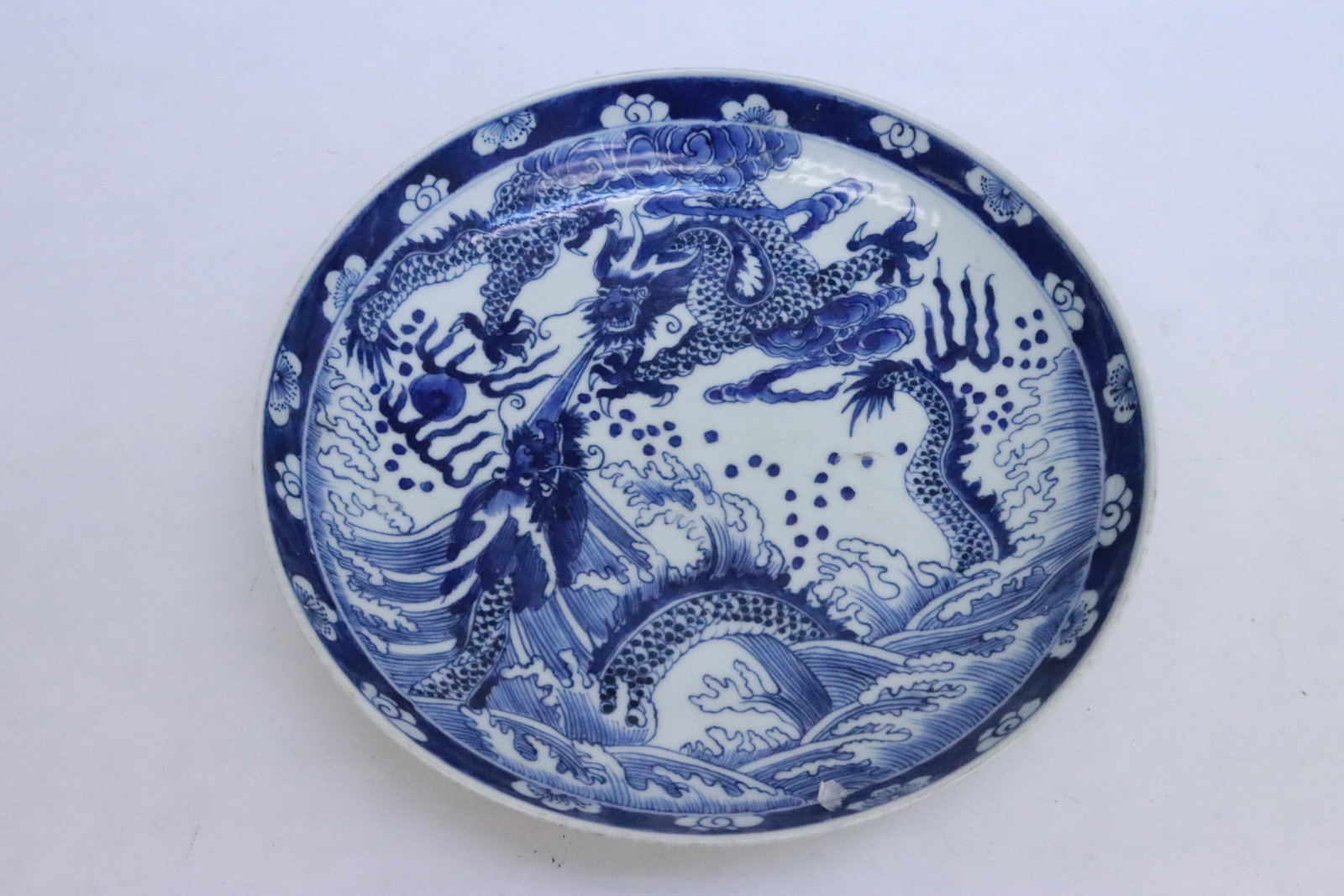 Chinese blue and white porcelain plate: Chinese blue and white porcelain plate, 1.85"x8.75"dia