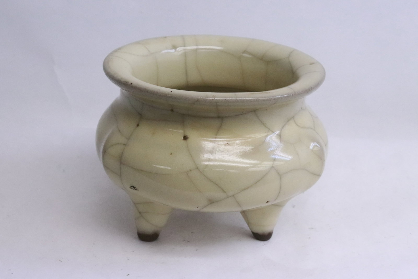 A white crackleware porcelain tripod censer: A white crackleware porcelain tripod censer, 4.4"x5.9"dia