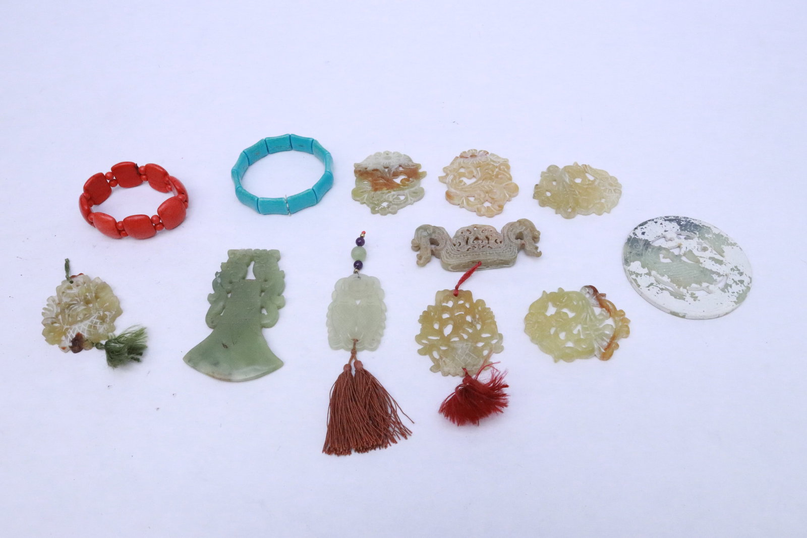 Lot of stone like carving: Lot of stone like carving, 2.15"x1.35"x0.15" - 3.68"x2.3"x0.25"