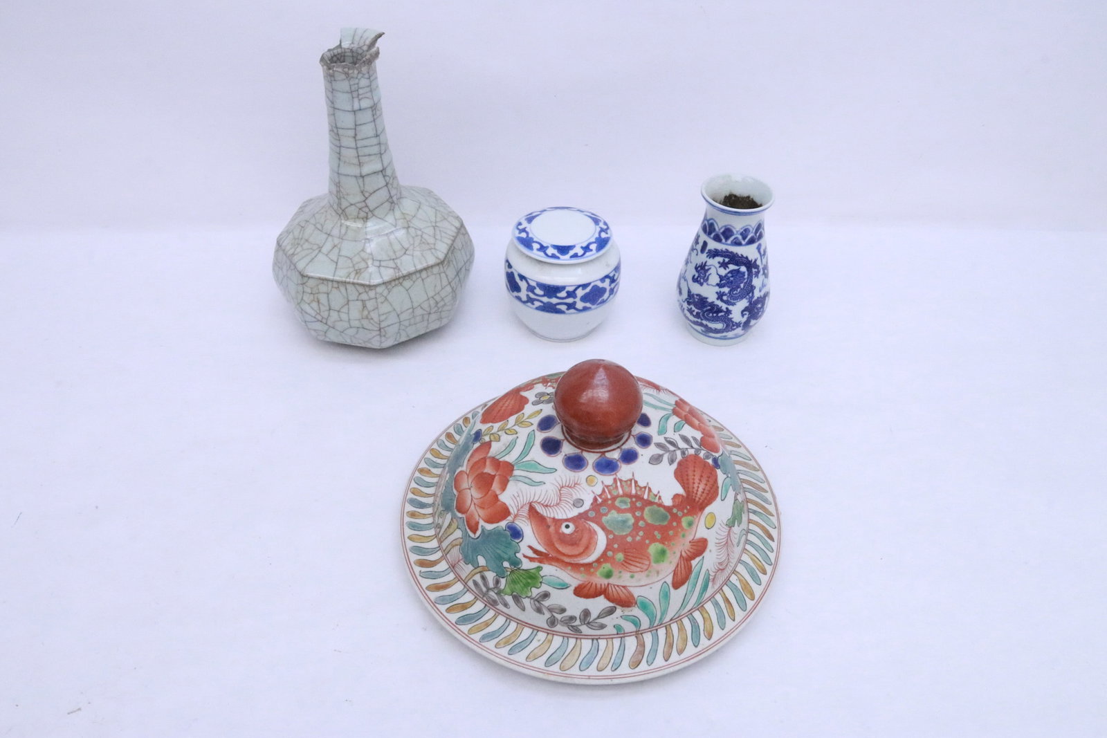 4 pieces porcelain, vase top damage (1 of 9)