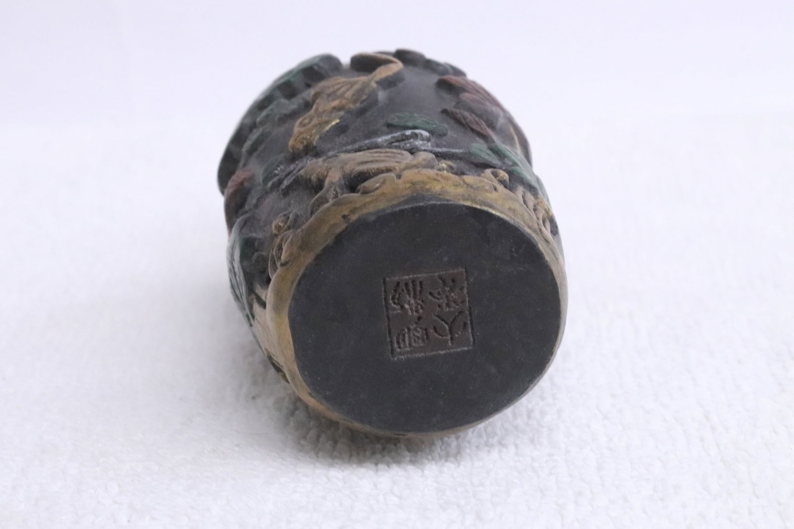 Overlay stone snuff bottle - 7