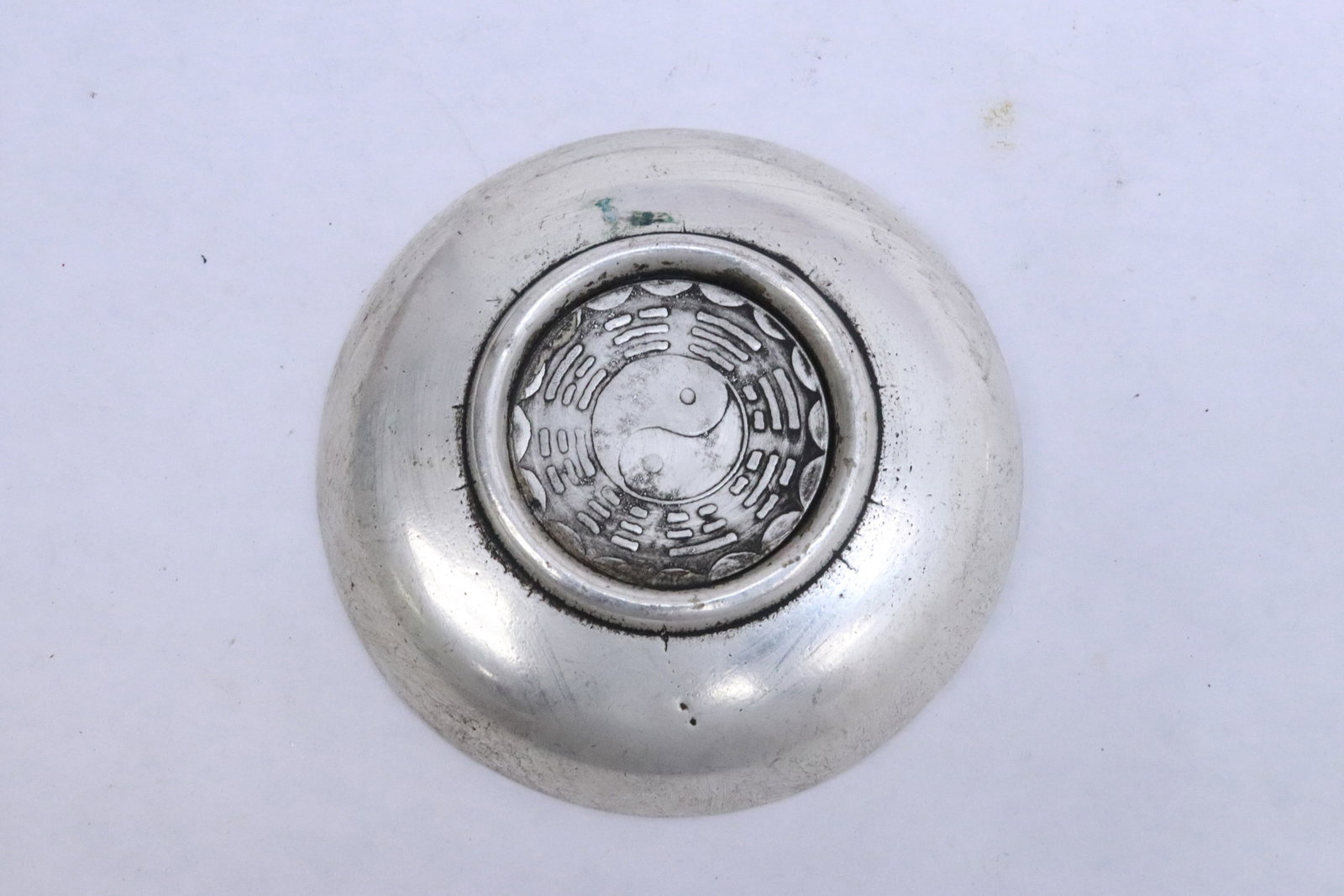 4 bronze small plates - 6