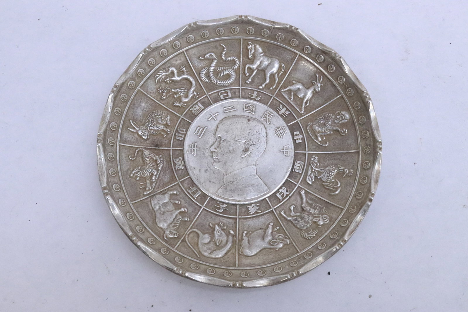 4 bronze small plates - 7