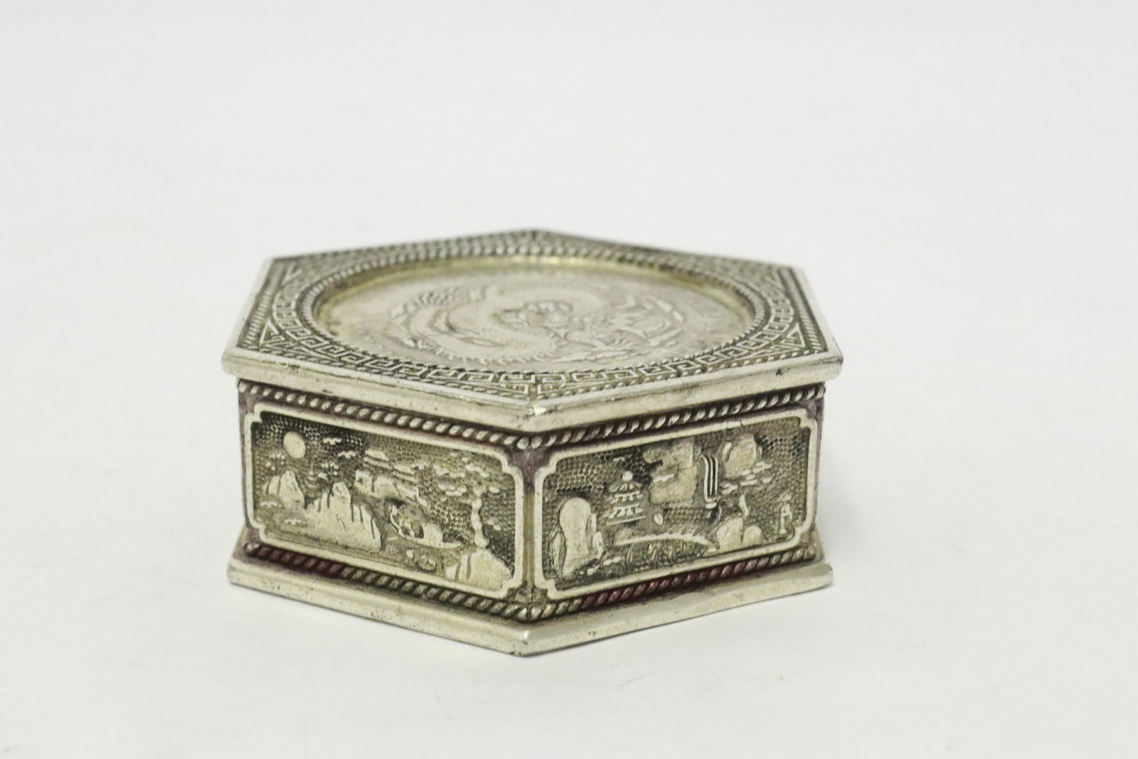 A white bronze box - 3