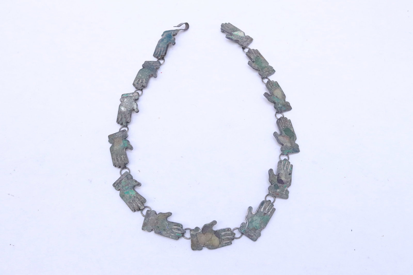 Vintage inlaid sterling necklace: Vintage inlaid sterling necklace with each link in the form of hand, wt. 31gm, 15.8"L