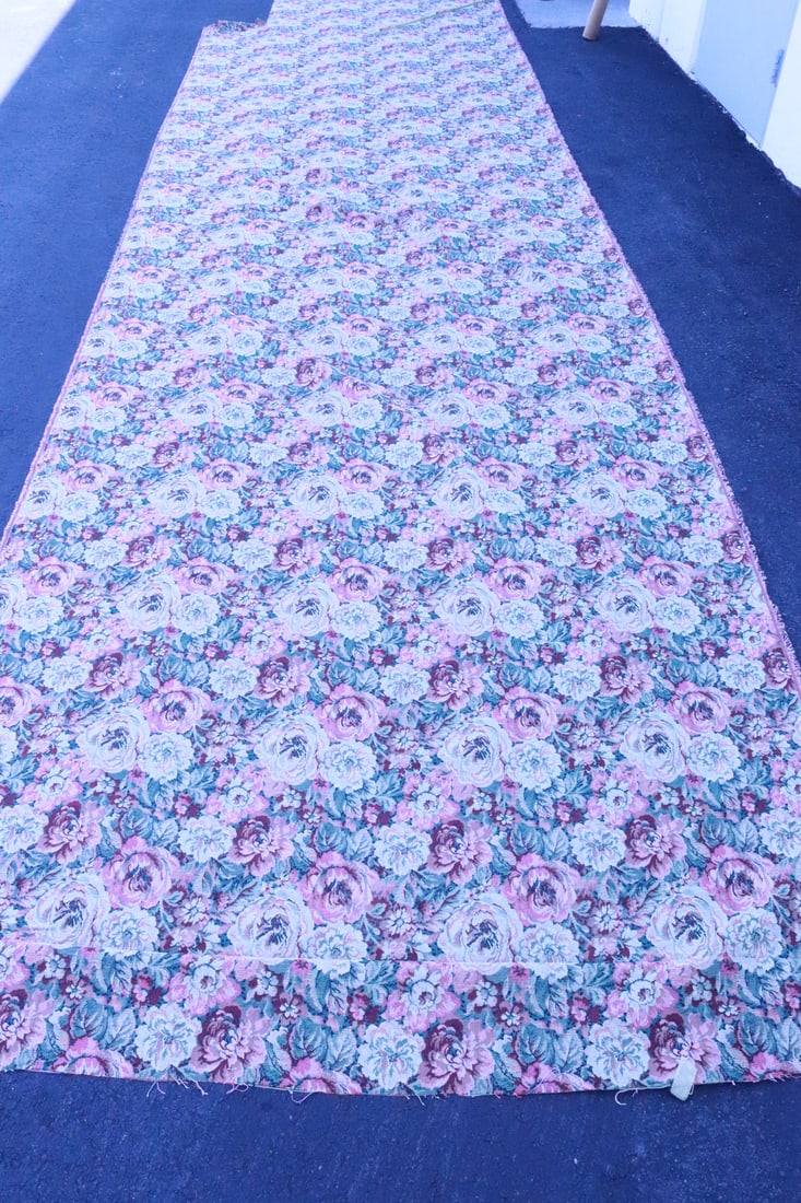 A floral pattern fabric roll (1 of 6)