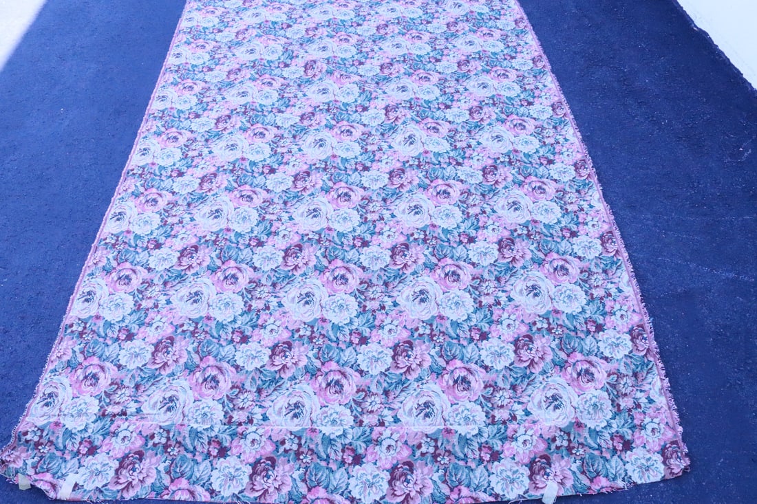 A floral pattern fabric roll - 2