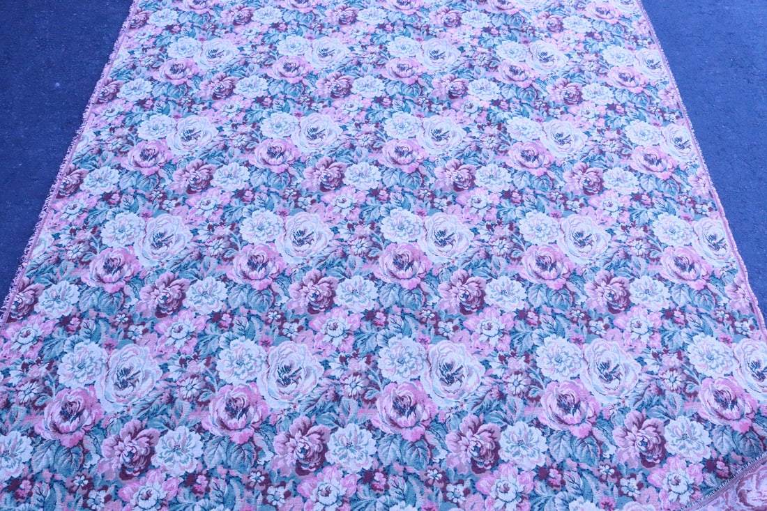 A floral pattern fabric roll - 3