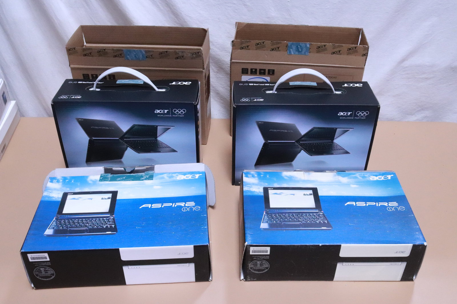 4 Acer Aspire One laptop computer, NIB: 4 Acer Aspire One laptop computer, NIB