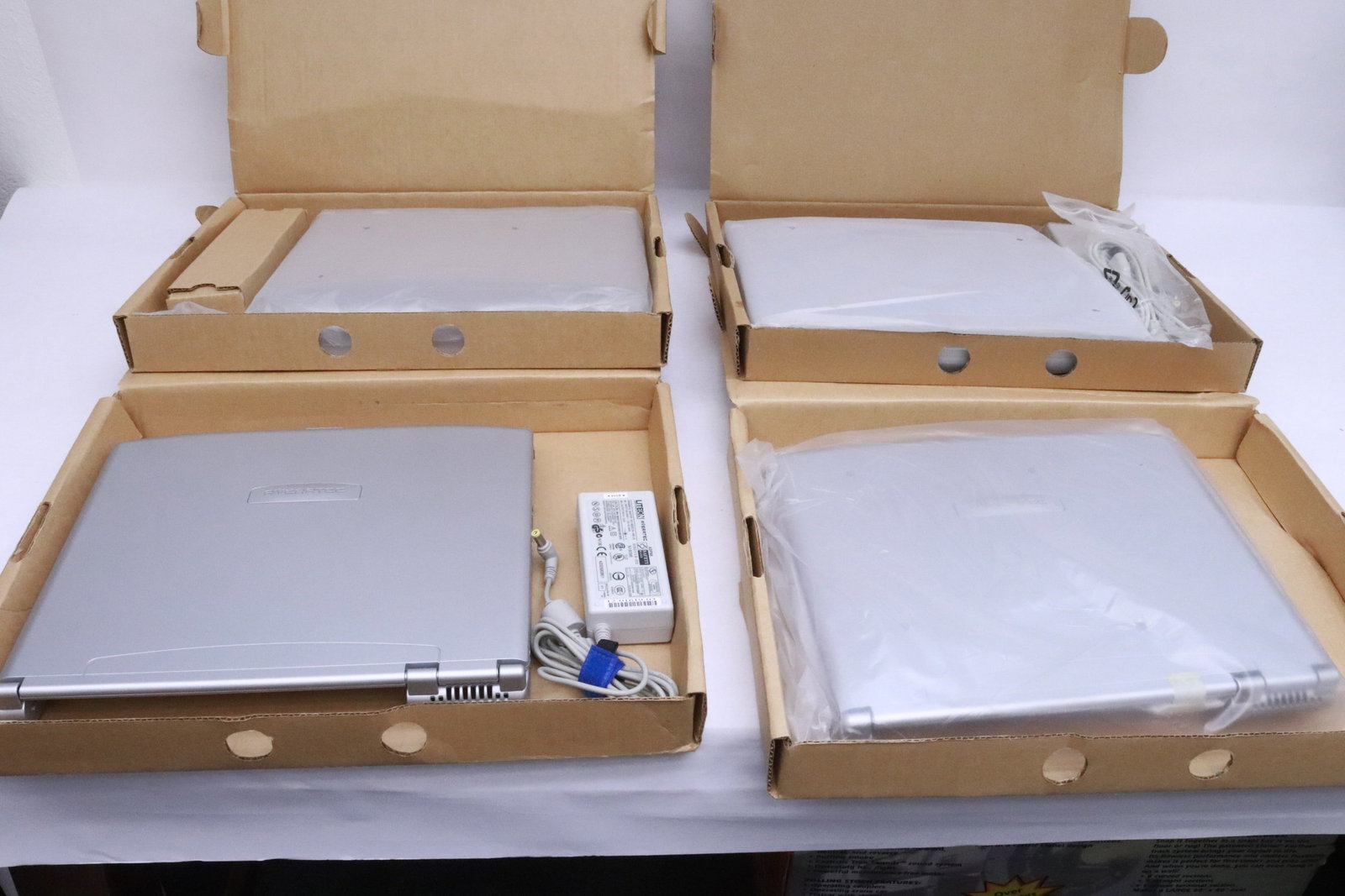 4 Averatec laptop computers - 3