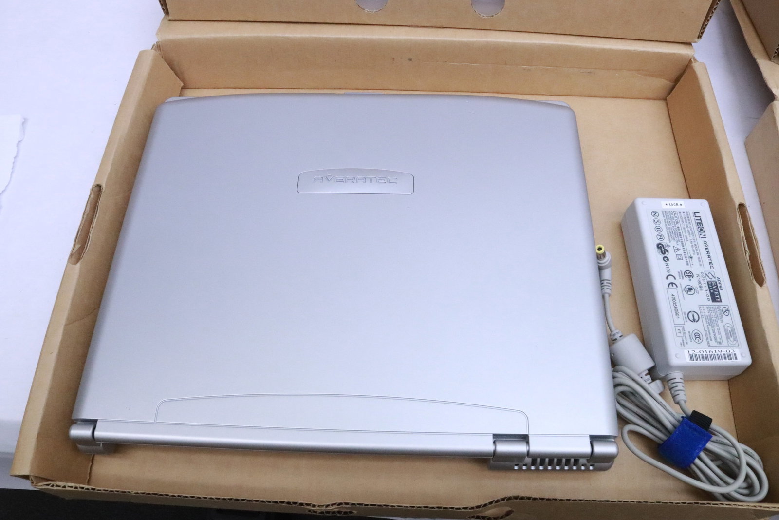 4 Averatec laptop computers - 4