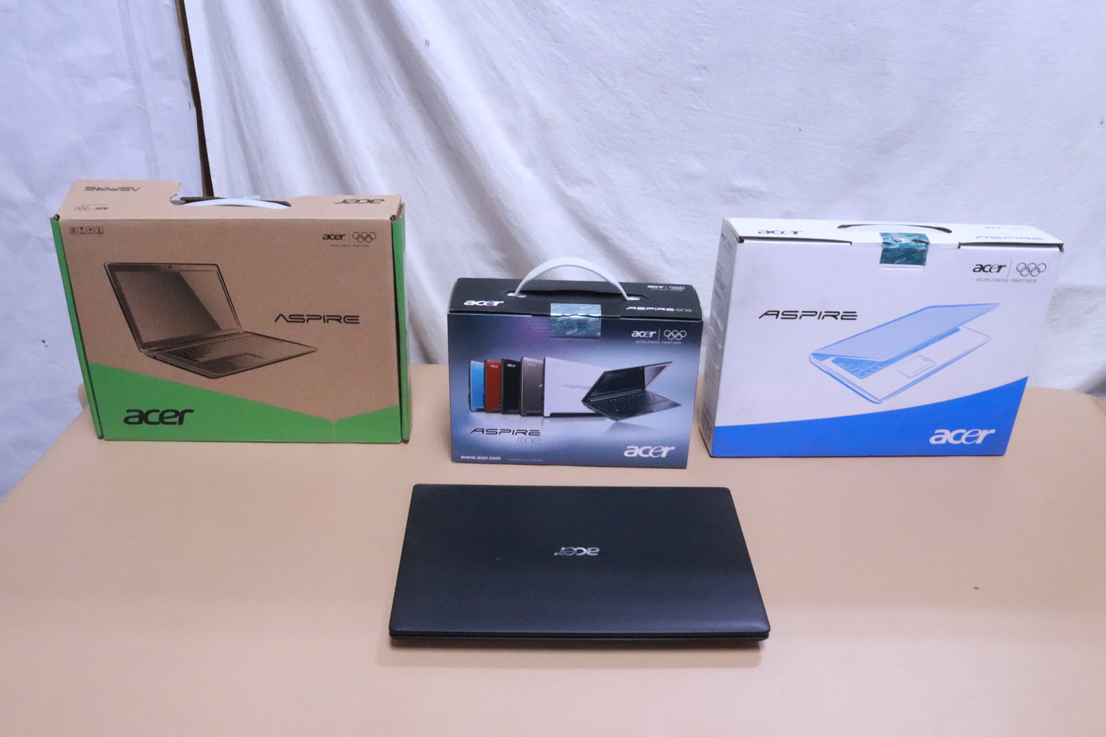 4 Acer laptop computers, 3 NIB: 4 Acer laptop computers, 3 NIB