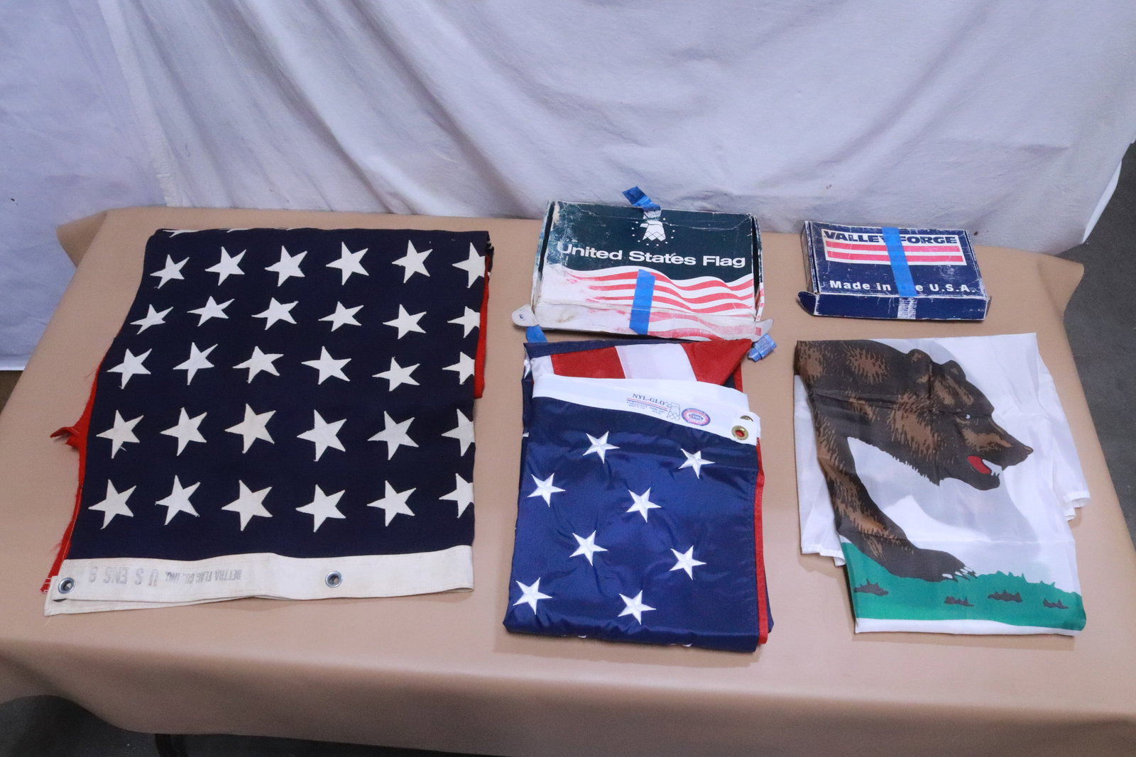 2 US flags, and a California flag (1 of 11)