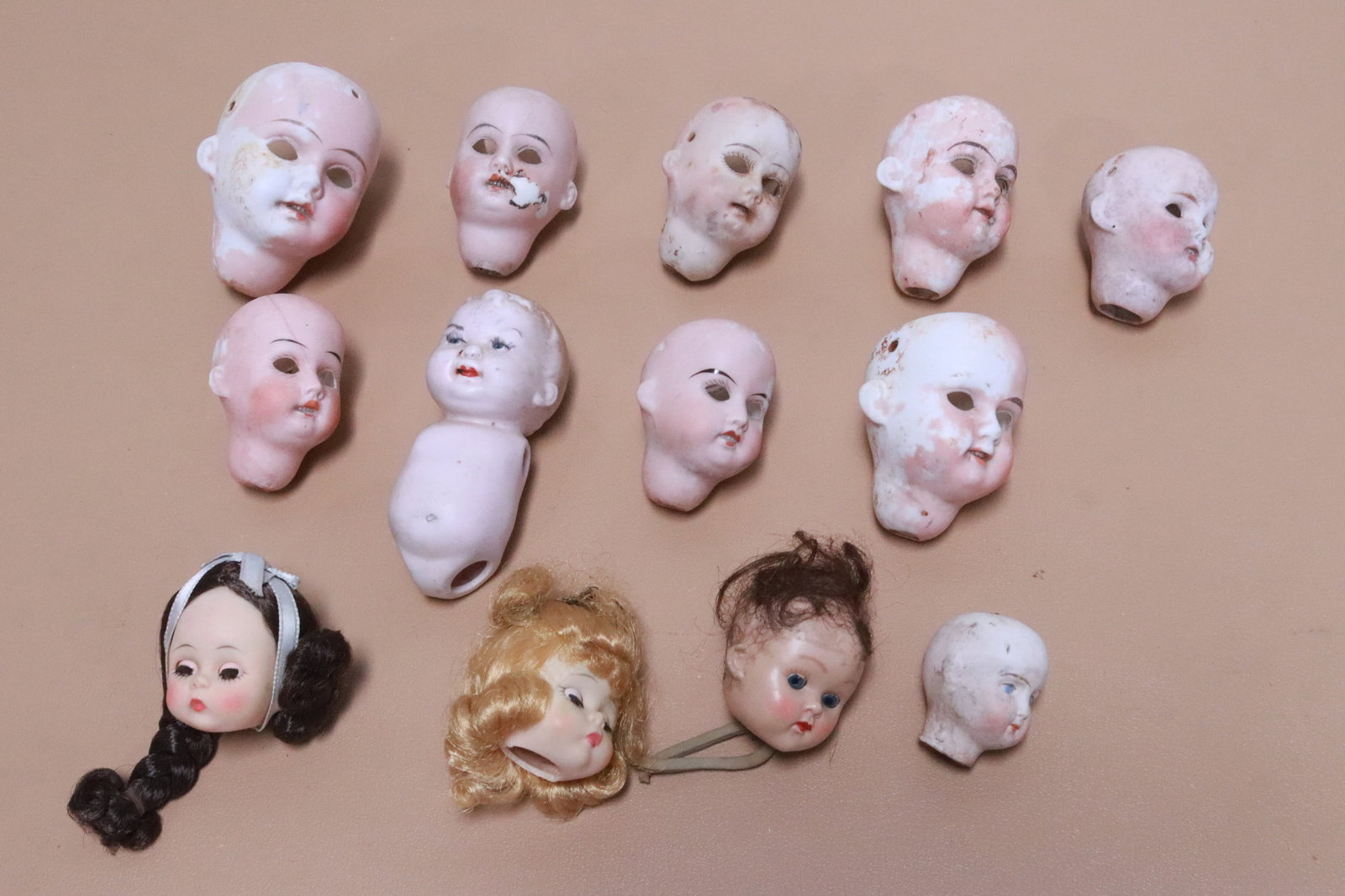 Lot of doll heads (1 of 7)